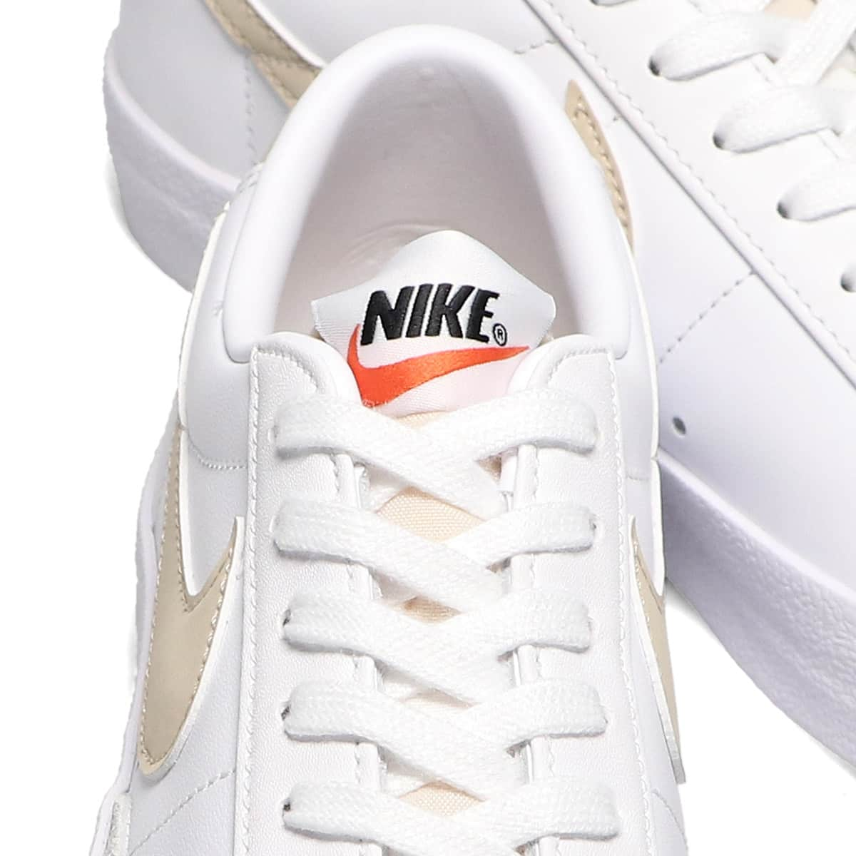 NIKE W BLAZER LOW '77 WHITE/RATTAN-PALE CORAL-BLACK 21FA-I