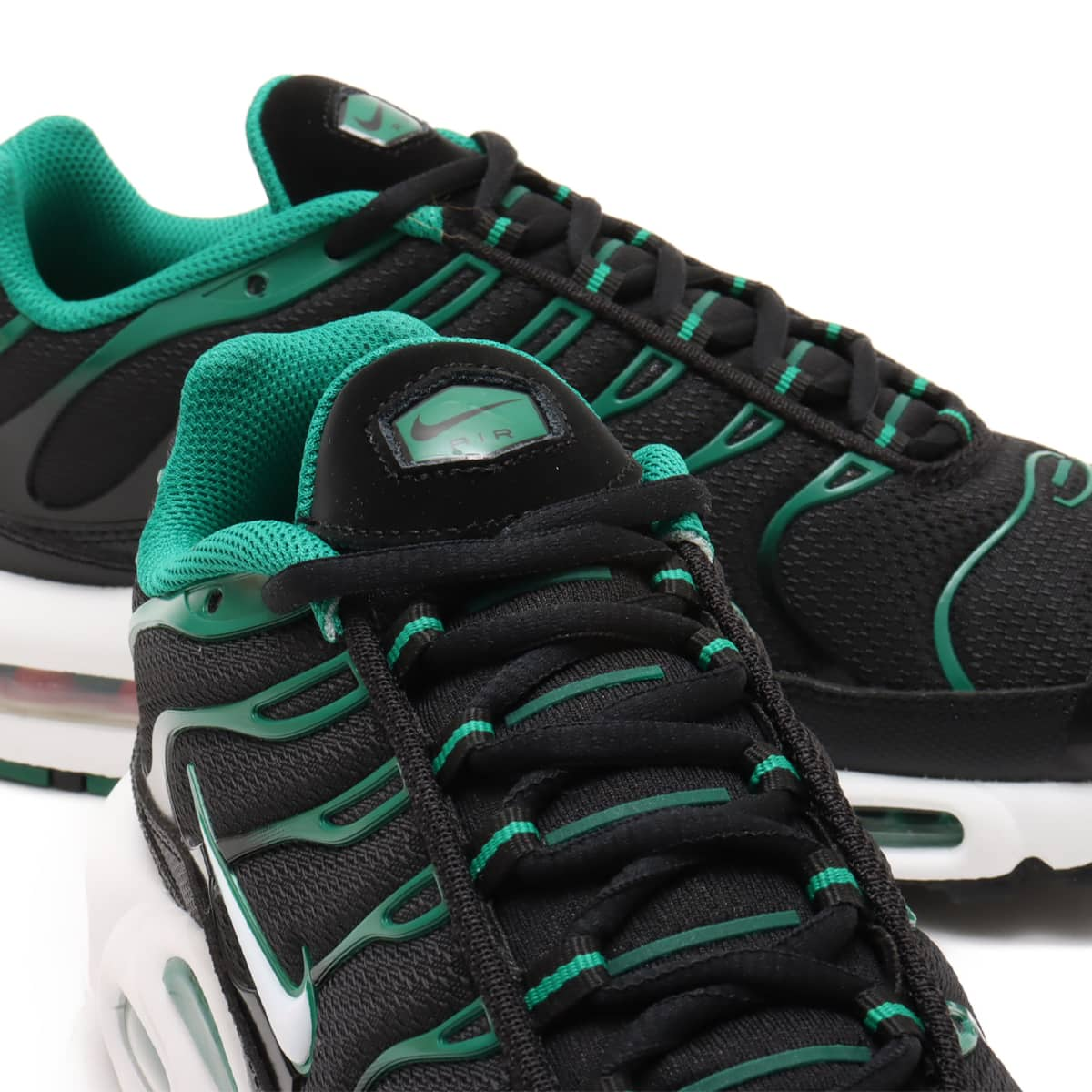 NIKE AIR MAX PLUS BLACK/WHITE-MALACHITE-GUM LIGHT BROWN