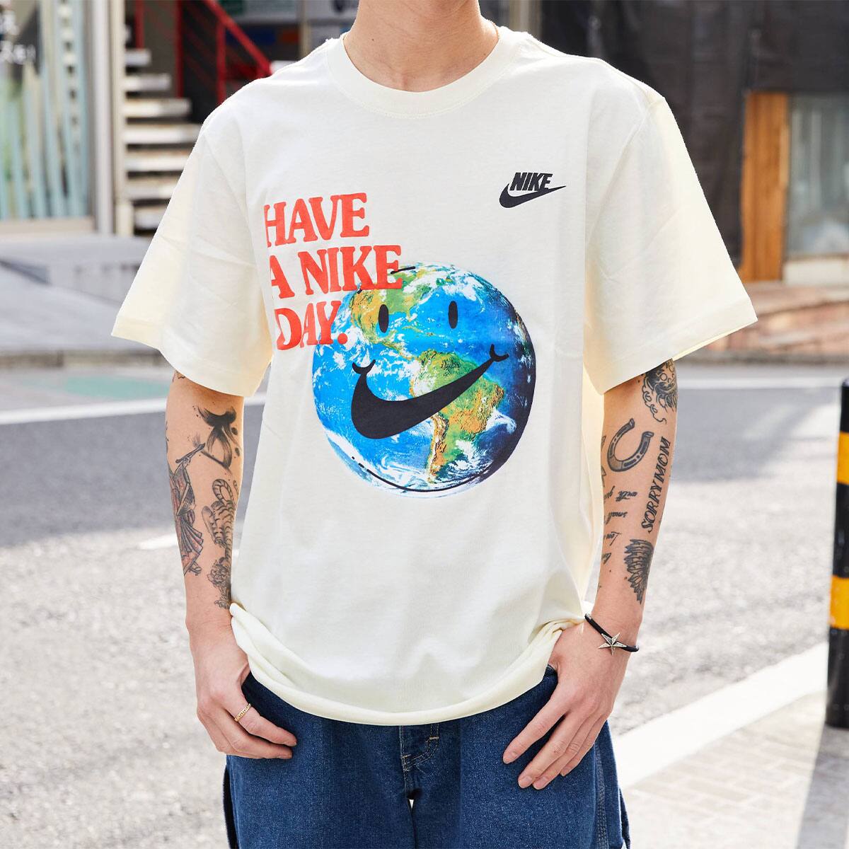 NIKE AS M NSW ESS+ STMT 1 TEE COCONUT MILK 22SU-Iの画像
