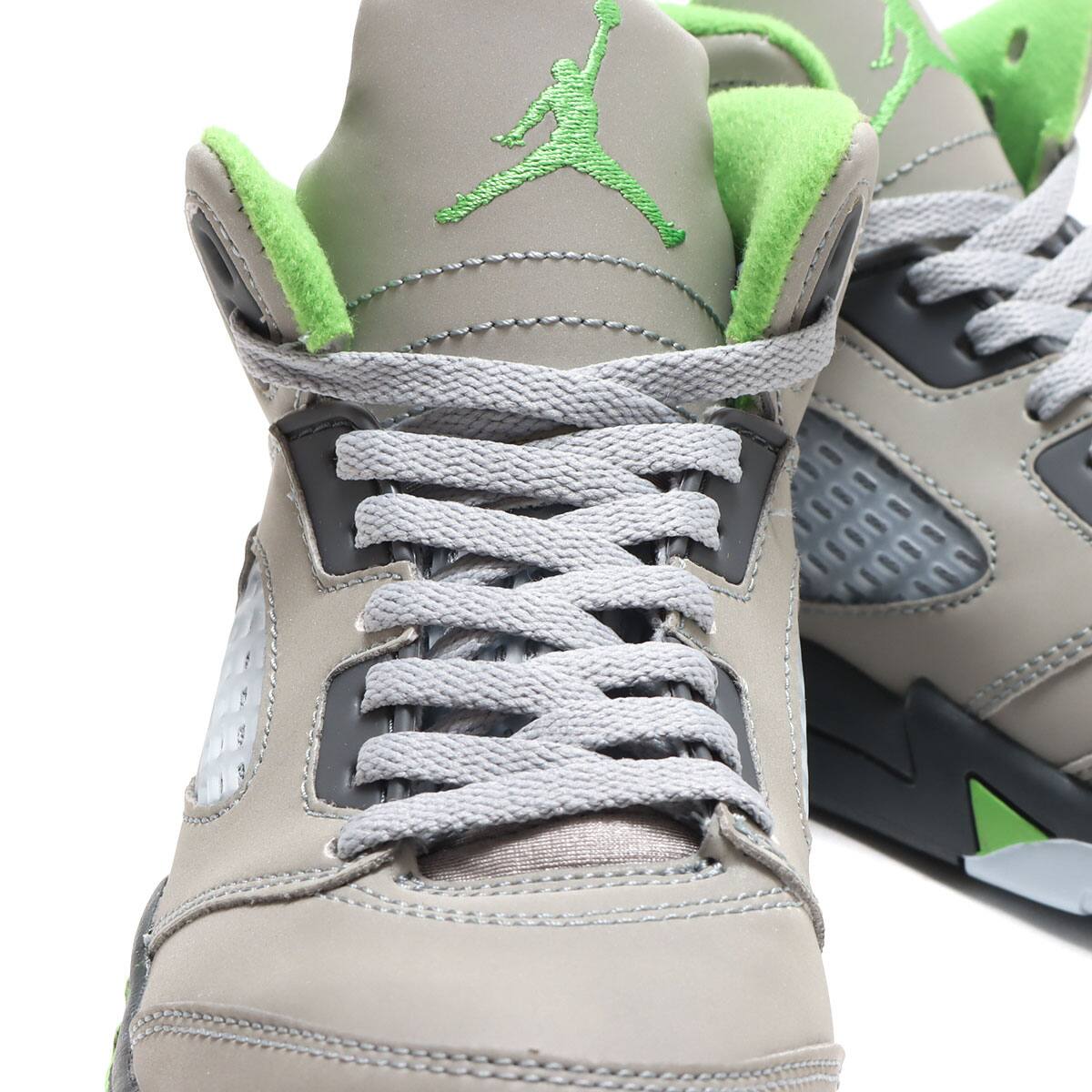 JORDAN BRAND JORDAN 5 RETRO (PS) SILVER/GREEN BEAN-FLINT GREY 22SU-Iの画像