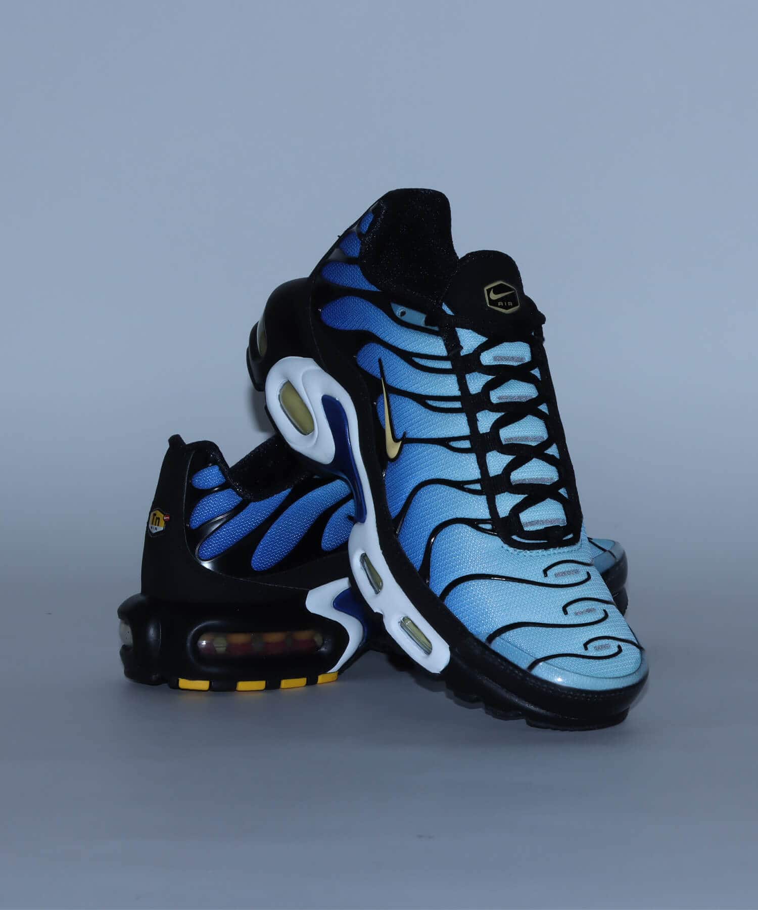 NIKE AIR MAX PLUS OG BLACK/CHAMOIS-SKY BLUE-HYPER BLUEの画像