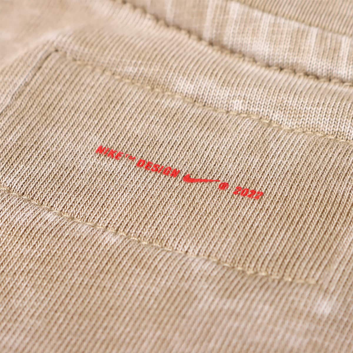 NIKE U NK NRG FADEAWAY TEE KHAKI/UNIVERSITY RED 22FA-Sの画像