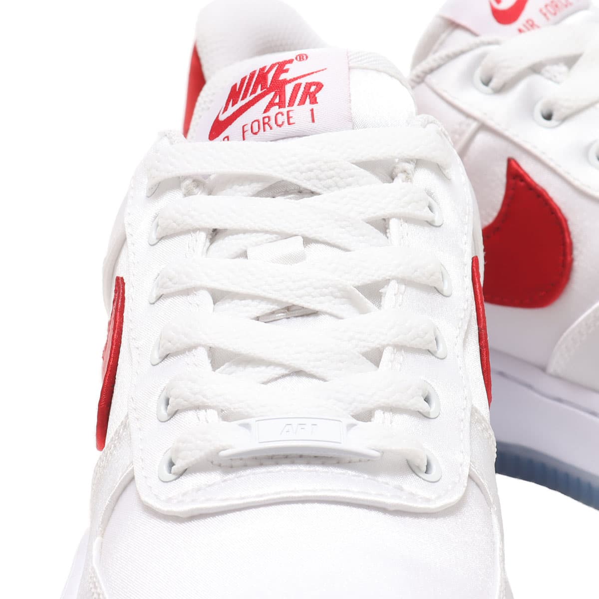 NIKE W AIR FORCE 1 '07 ESS SNKR WHITE/VARSITY RED 23SU-I