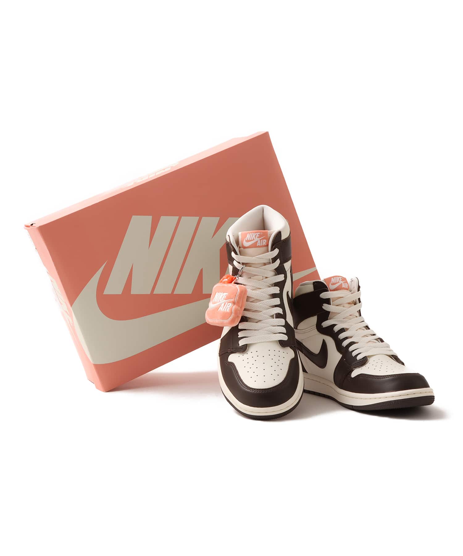 JORDAN BRAND WMNS AIR JORDAN 1 RETRO HI OG BAROQUE BROWN/SAIL-LT MADDER ROOTの画像