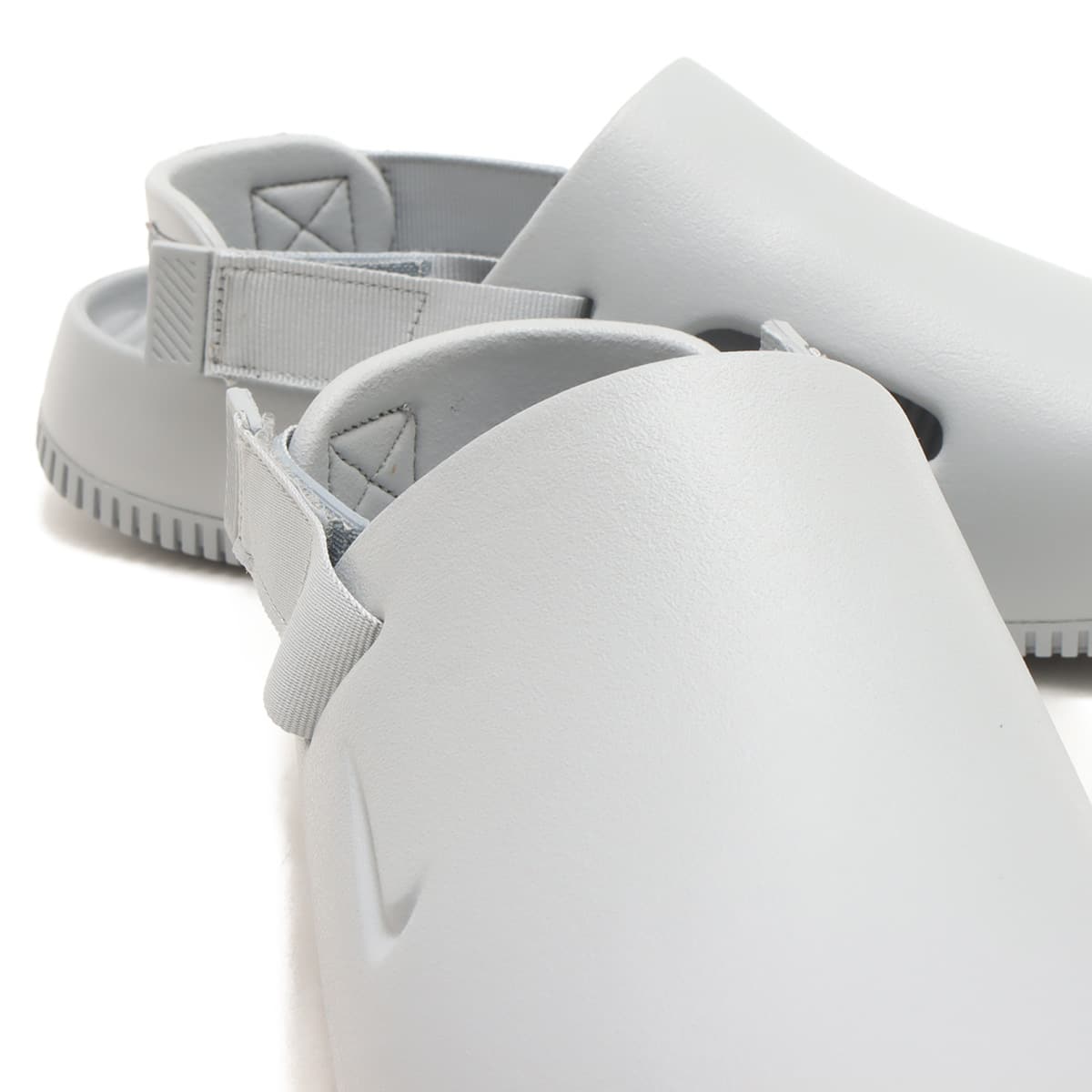 NIKE CALM MULE LT SMOKE GREY/LT SMOKE GREYの画像