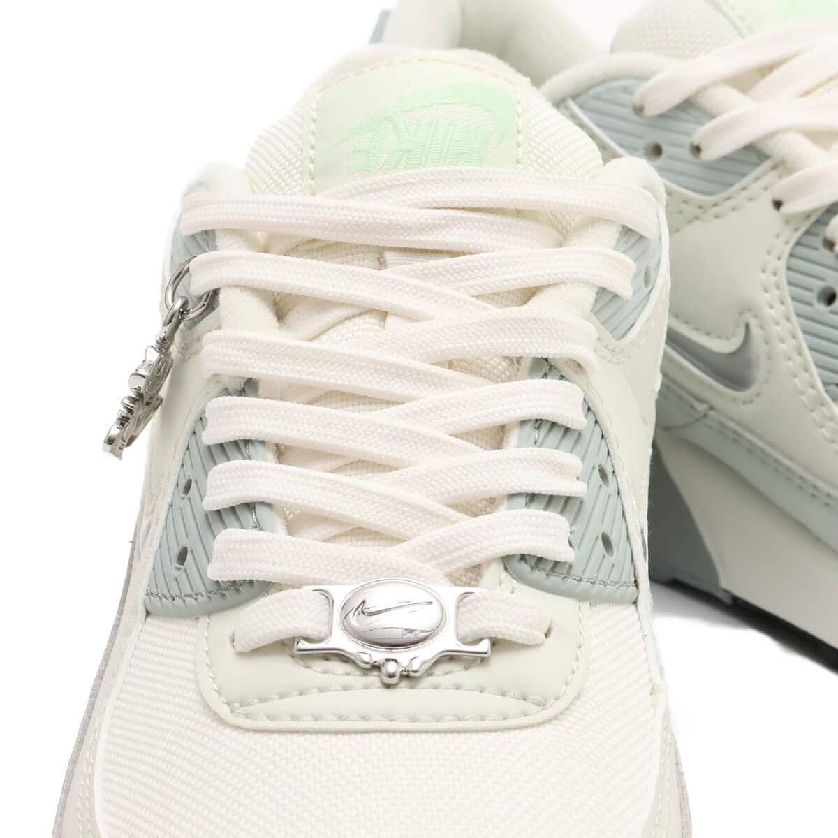 NIKE W AIR MAX 90 SE SAIL/METALLIC SILVER-SEA GLASS|atmos（アトモス） 公式オンラインストア