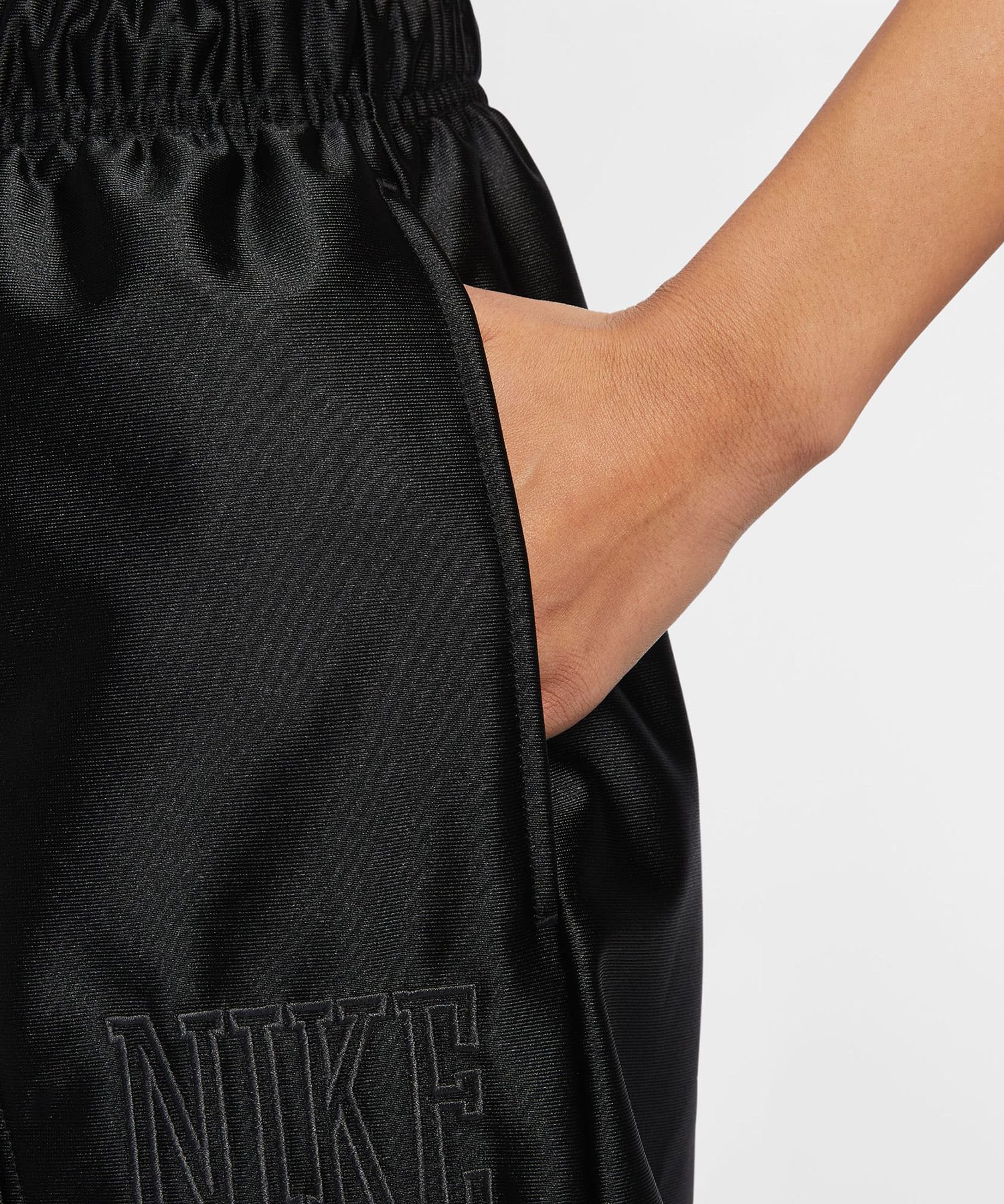 NIKE AS W NSW STREET 6" SATIN GX S BLACK/ANTHRACITE/ANTHRACITEの画像