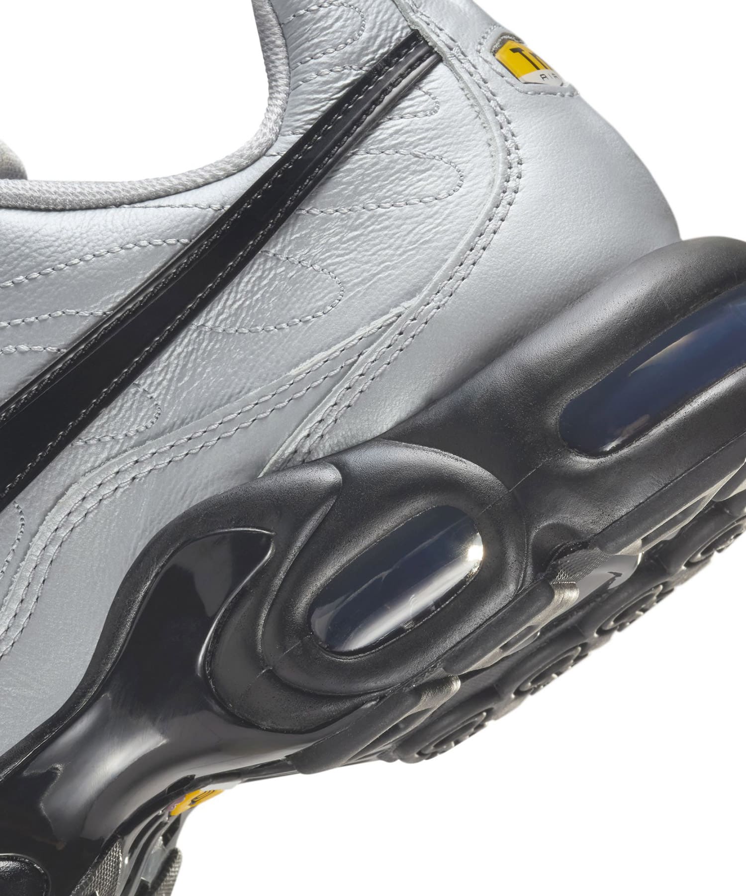 NIKE AIR MAX PLUS WOLF GREY/BLACK-METALLIC SILVER の画像