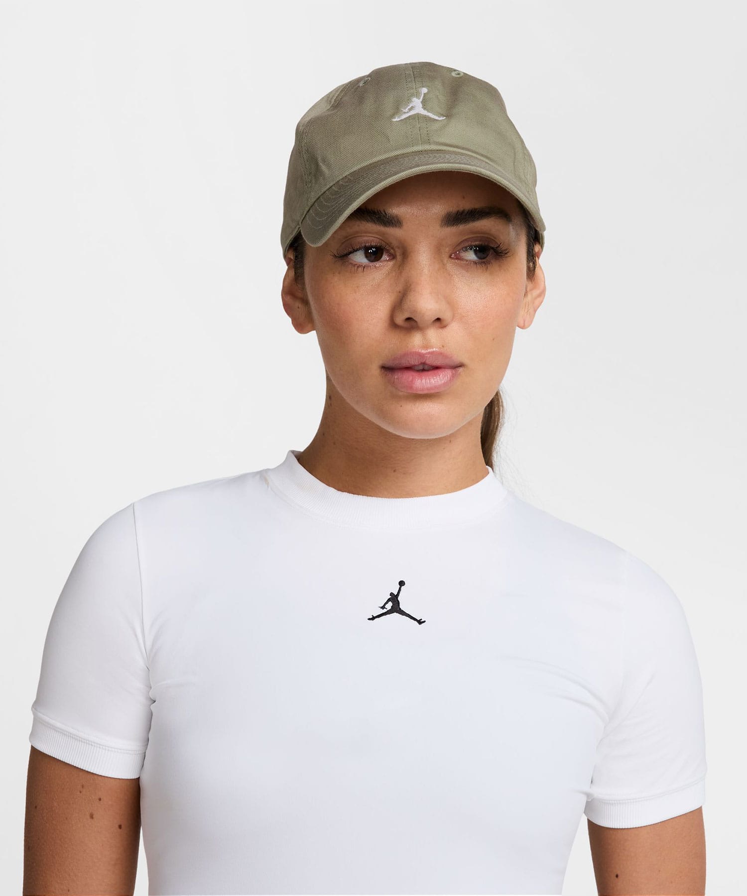 JORDAN BRAND U J CLUB CAP US CB WSH JM MEDIUM KHAKI/WHITEの画像