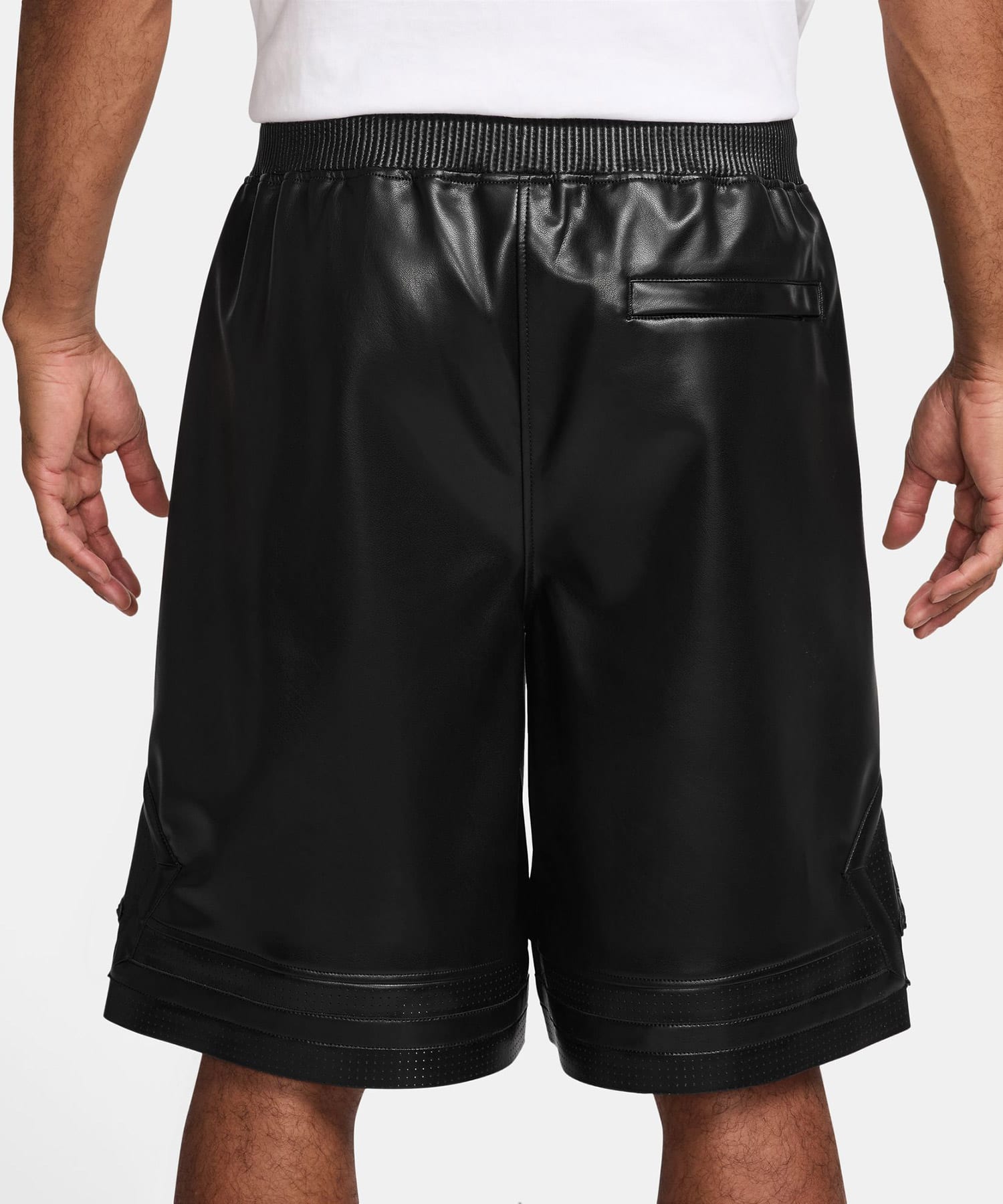 JORDAN BRAND M J AIR JDN VGN LTHR SHORT BLACKの画像