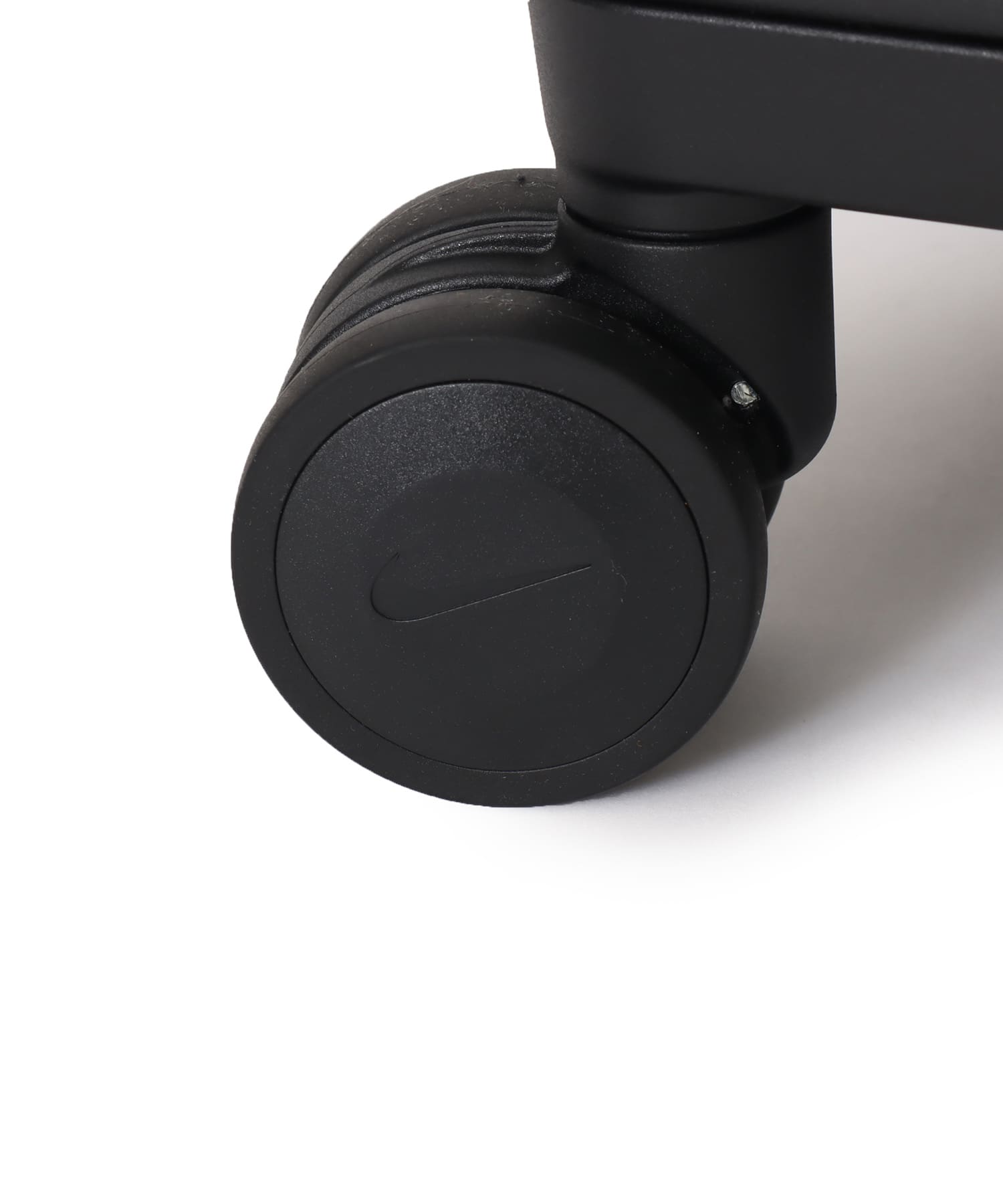 NIKE NK 22IN HARDSHELL LUGGAGE BLACKの画像