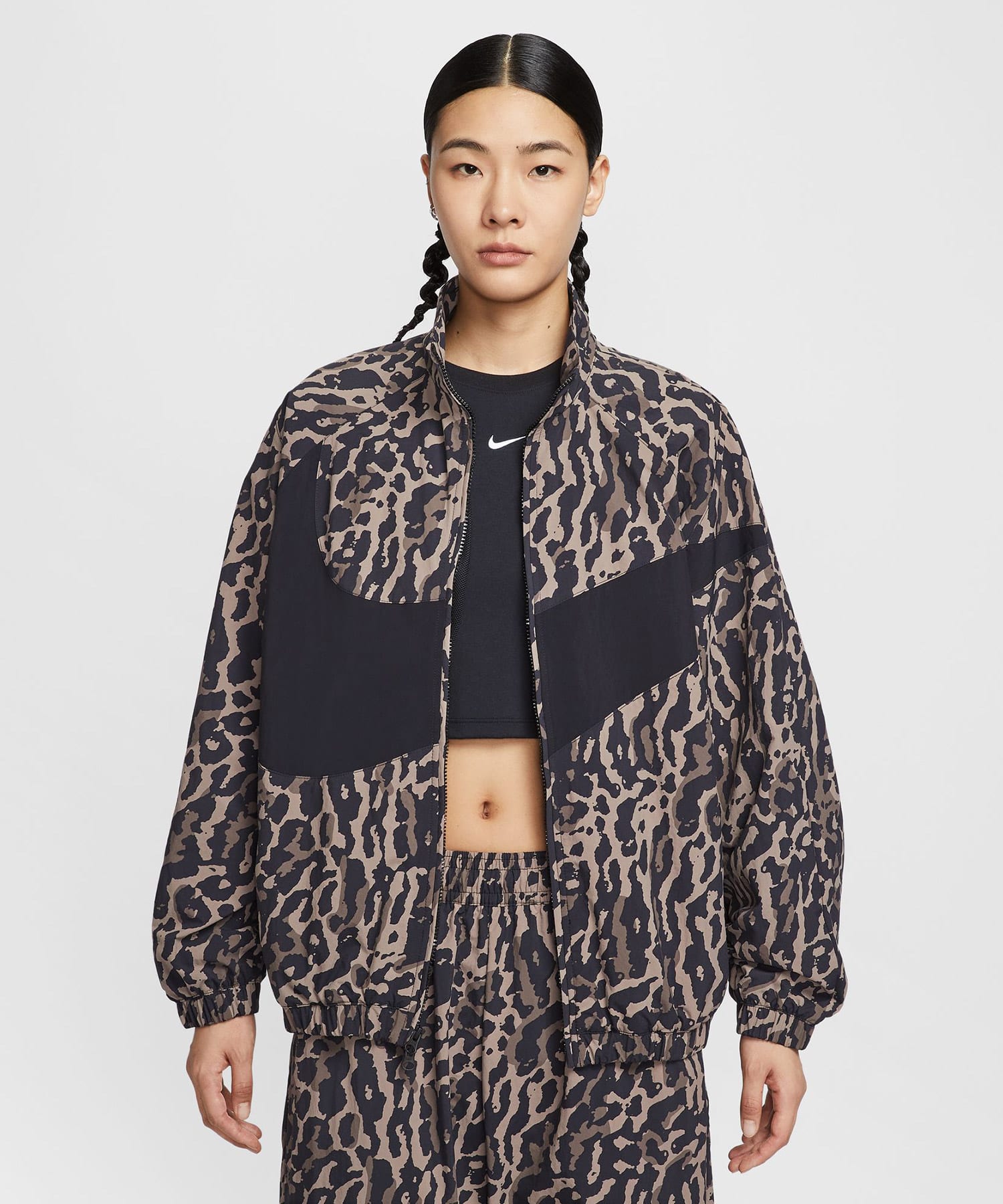 NIKE AS W NSW TREND WVN HBR AOP JKT BLACK/BLACKの画像