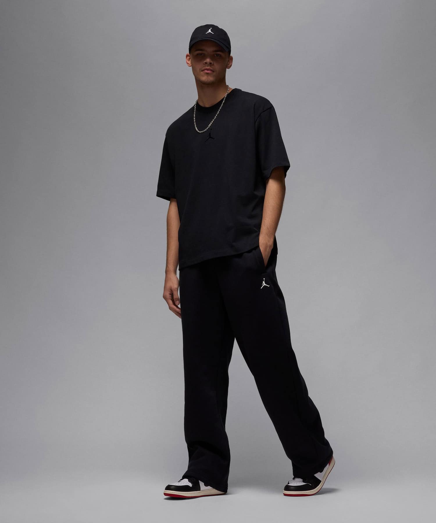 JORDAN BRAND M J FLT ESS OVSZ SS CREW BLACKの画像