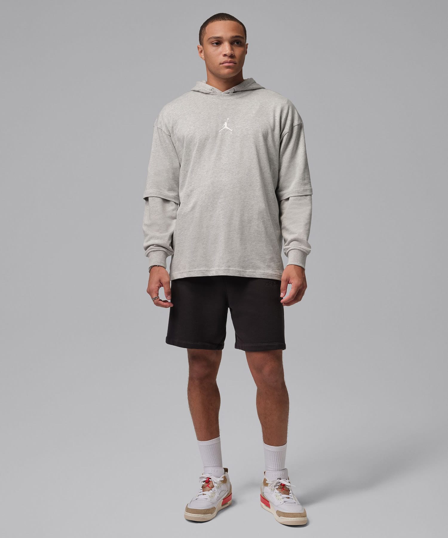 JORDAN BRAND M J FLT ESS OVSZ SS CREW GRAYの画像