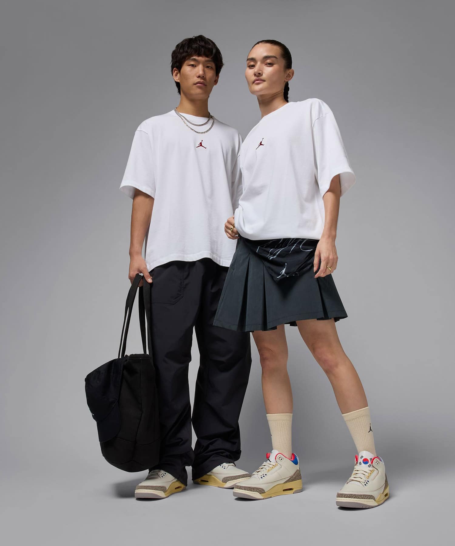 JORDAN BRAND M J KOR SS TEE WHITE/VARSITY REDの画像