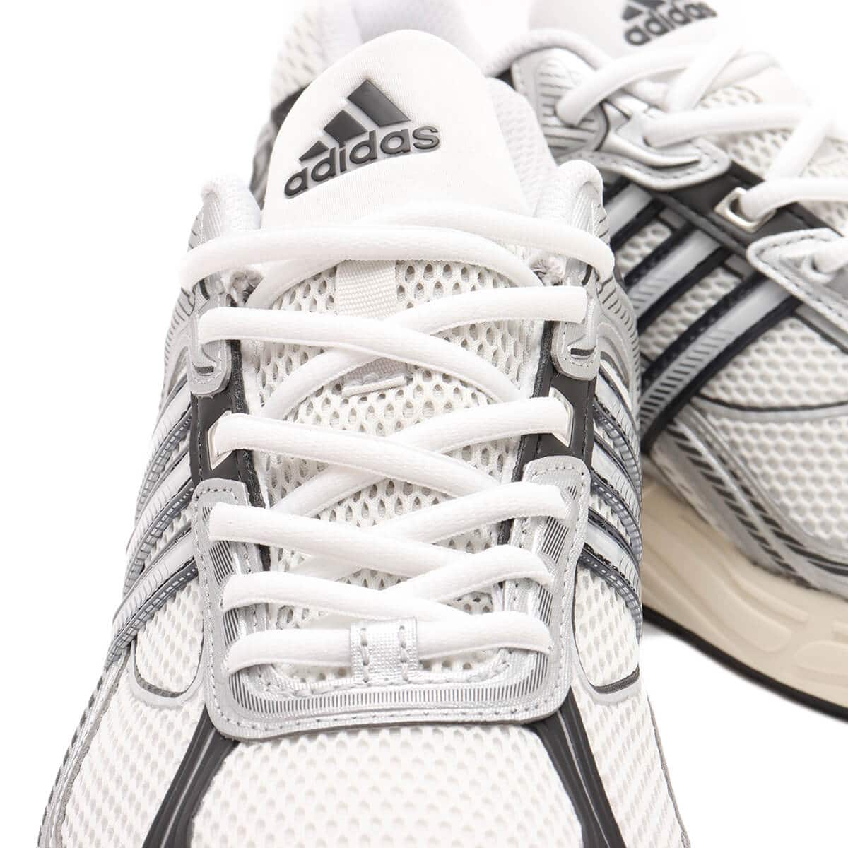 adidas RESPONSE CL CRYWHT/FTWWHT/CBLACKの画像