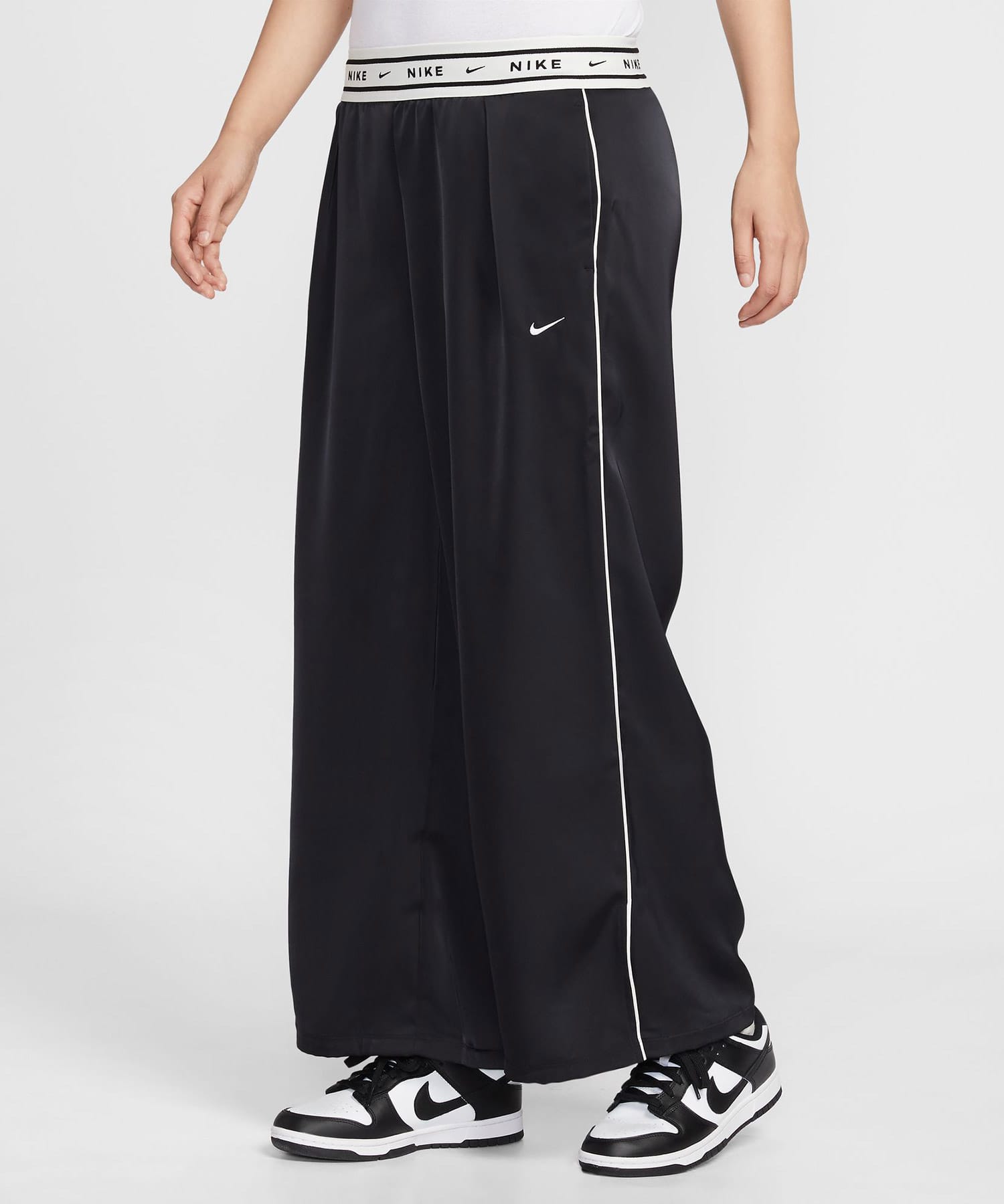 NIKE AS W NSW OFFLN WVN STN PANT BLACKの画像