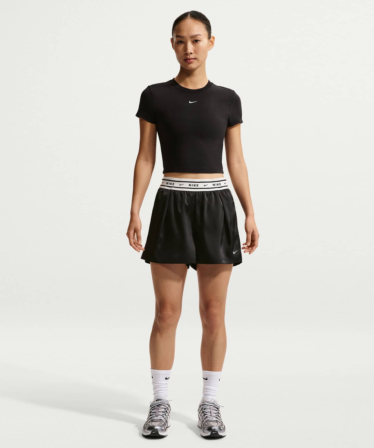 NIKE AS W NSW OFFLN WVN STN SHORT BLACK/(SAIL)の画像