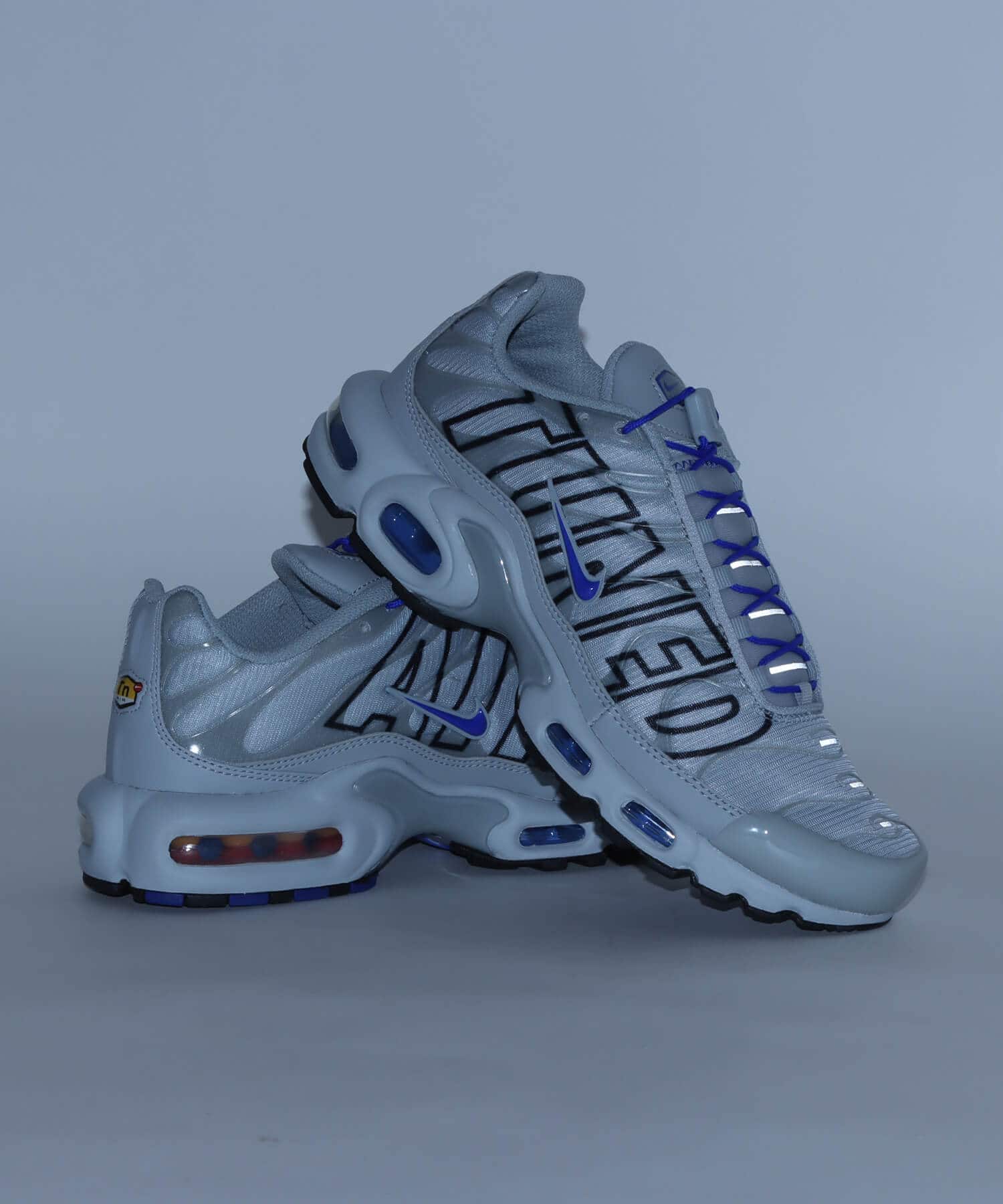 NIKE AIR MAX PLUS WOLF GREY/RACER BLUE-ANTHRACITE-BLACKの画像