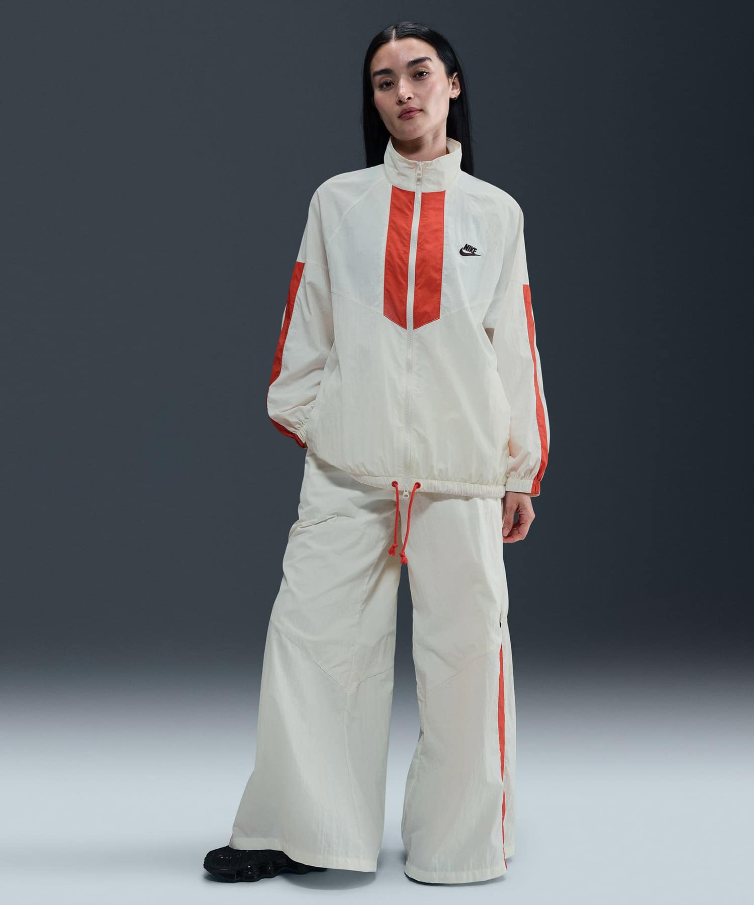 NIKE AS W NSW OS WR JKT SAIL/PICANTE RED/BLACKの画像