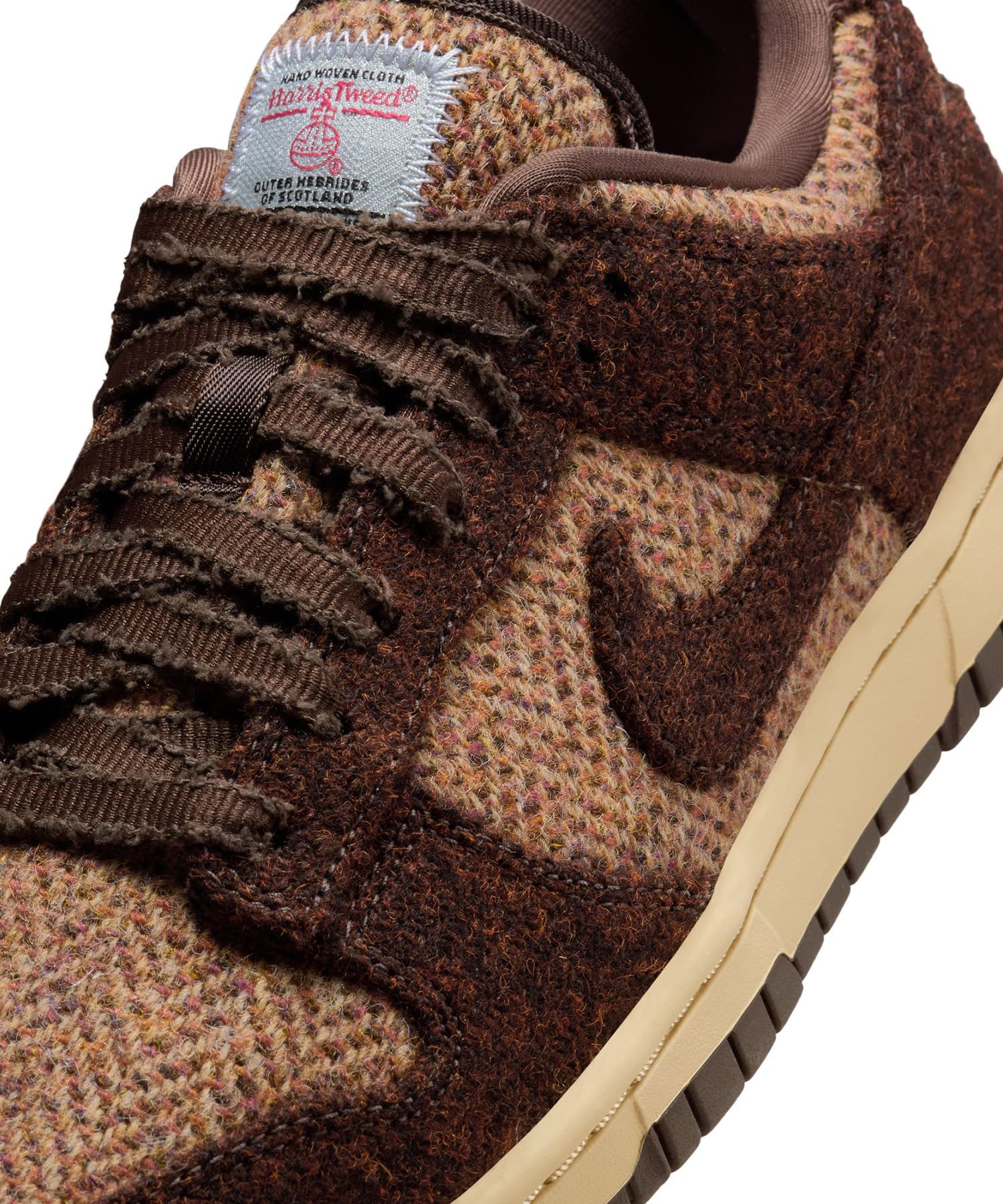 NIKE W DUNK LOW QS x Harris Tweed® SESAME/BAROQUE BROWN-VIOLET MISTの画像