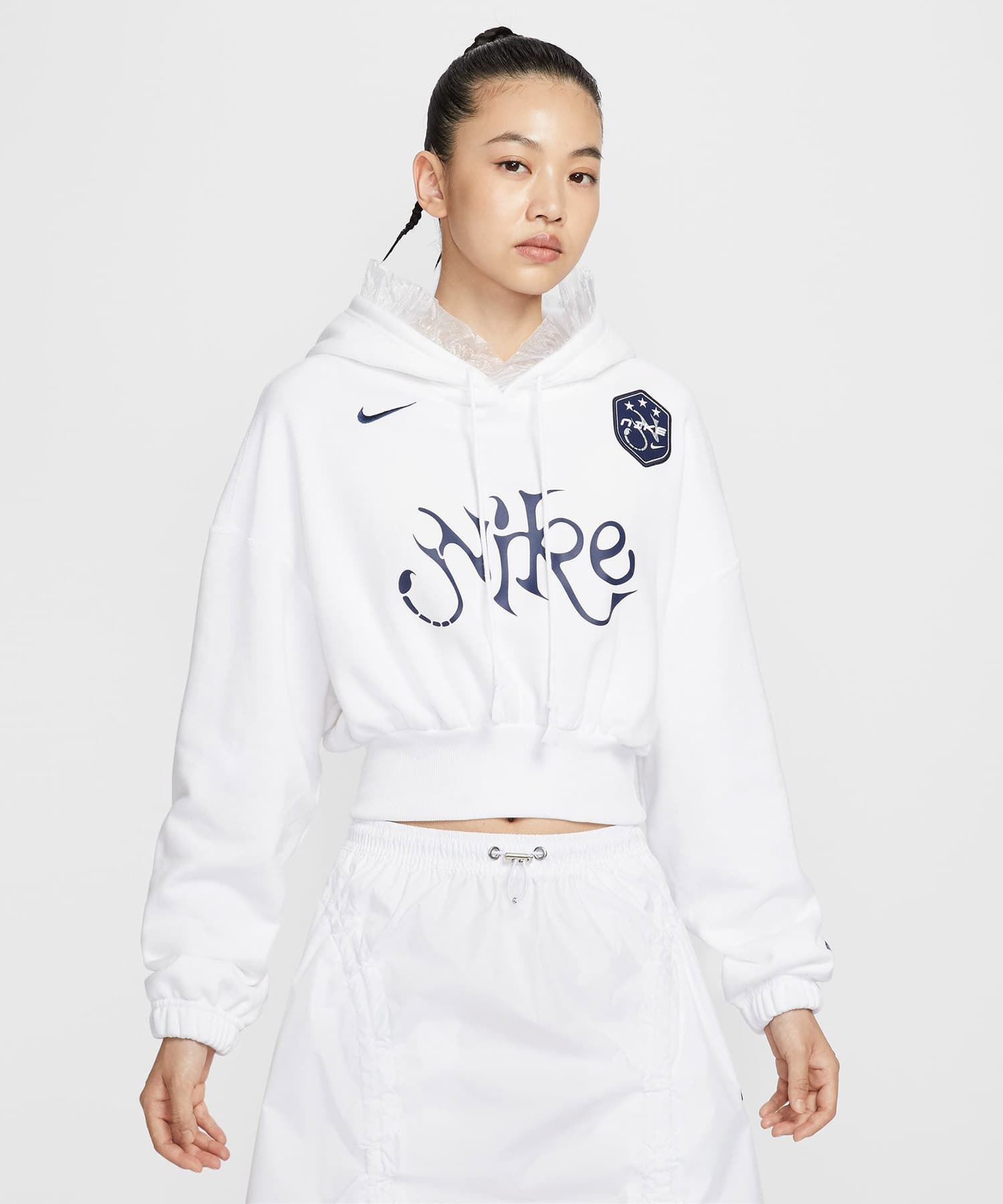 NIKE AS W NSW OS FLC CROP PO HDY GC WHITEの画像