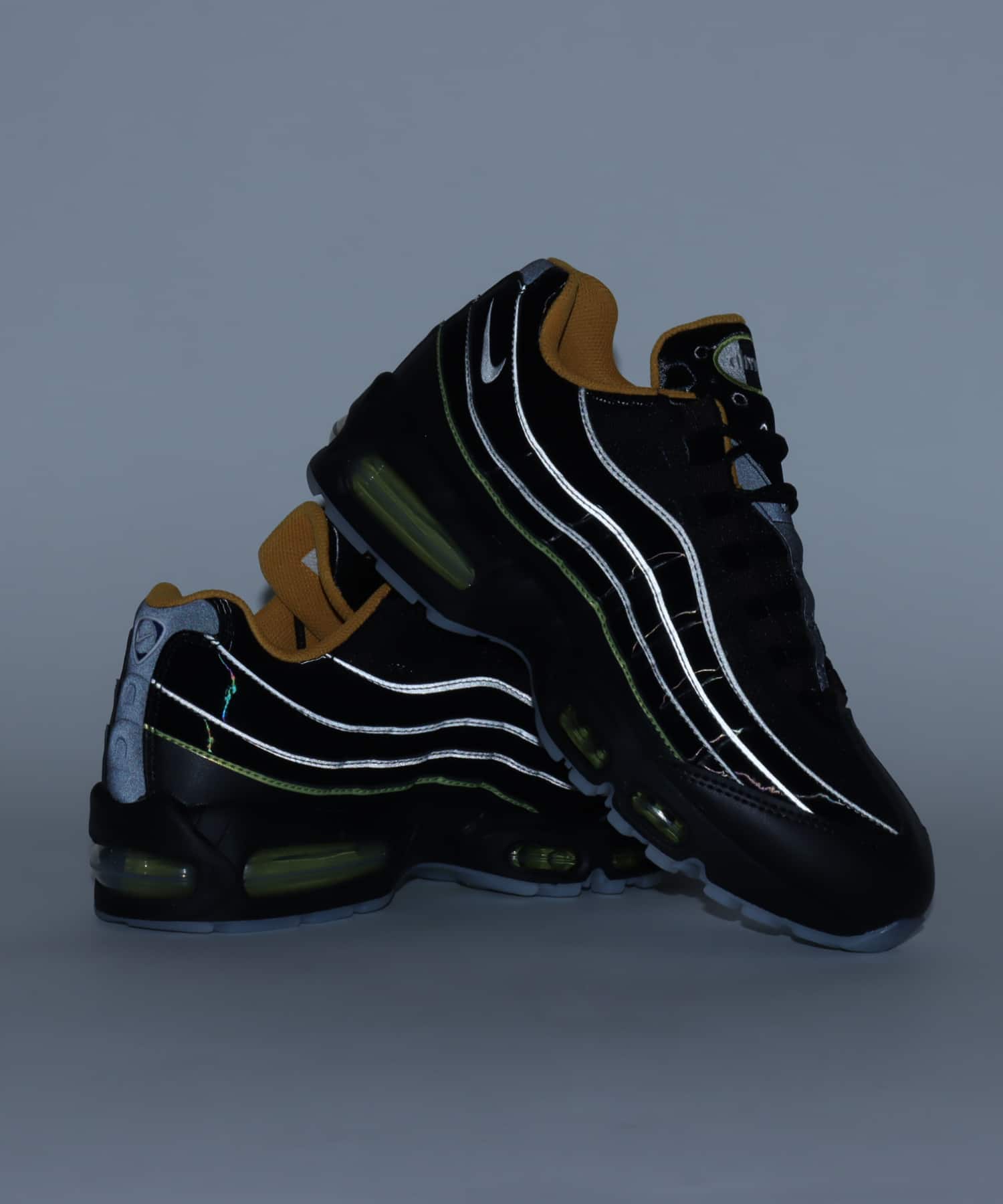 NIKE AIR MAX 95 BIG BUBBLE SE BLACK/WHITE-GOLD LEAF-PEARの画像