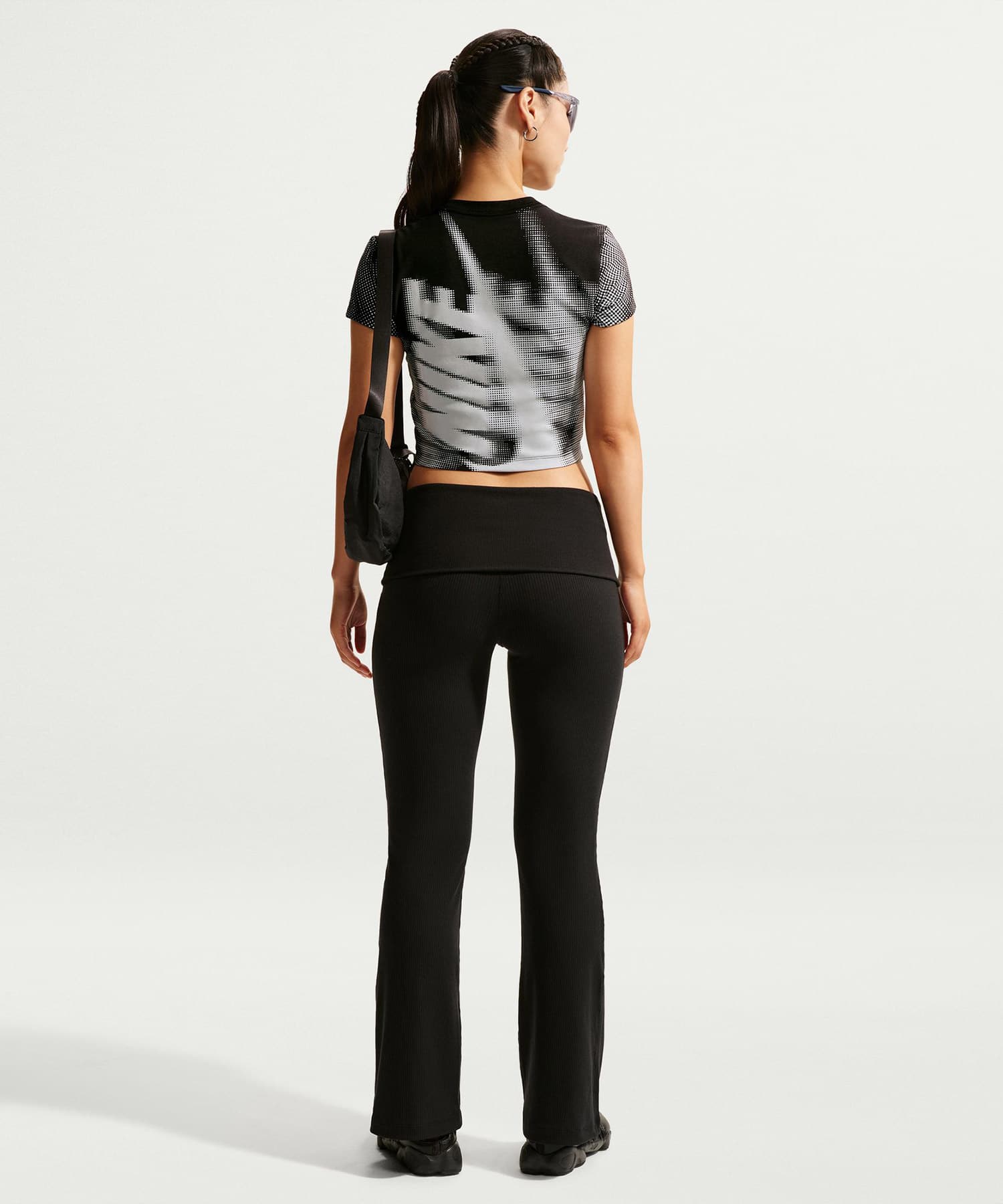 NIKE AS W NSW CHLL KNT CROP OC9 TEE BLACKの画像