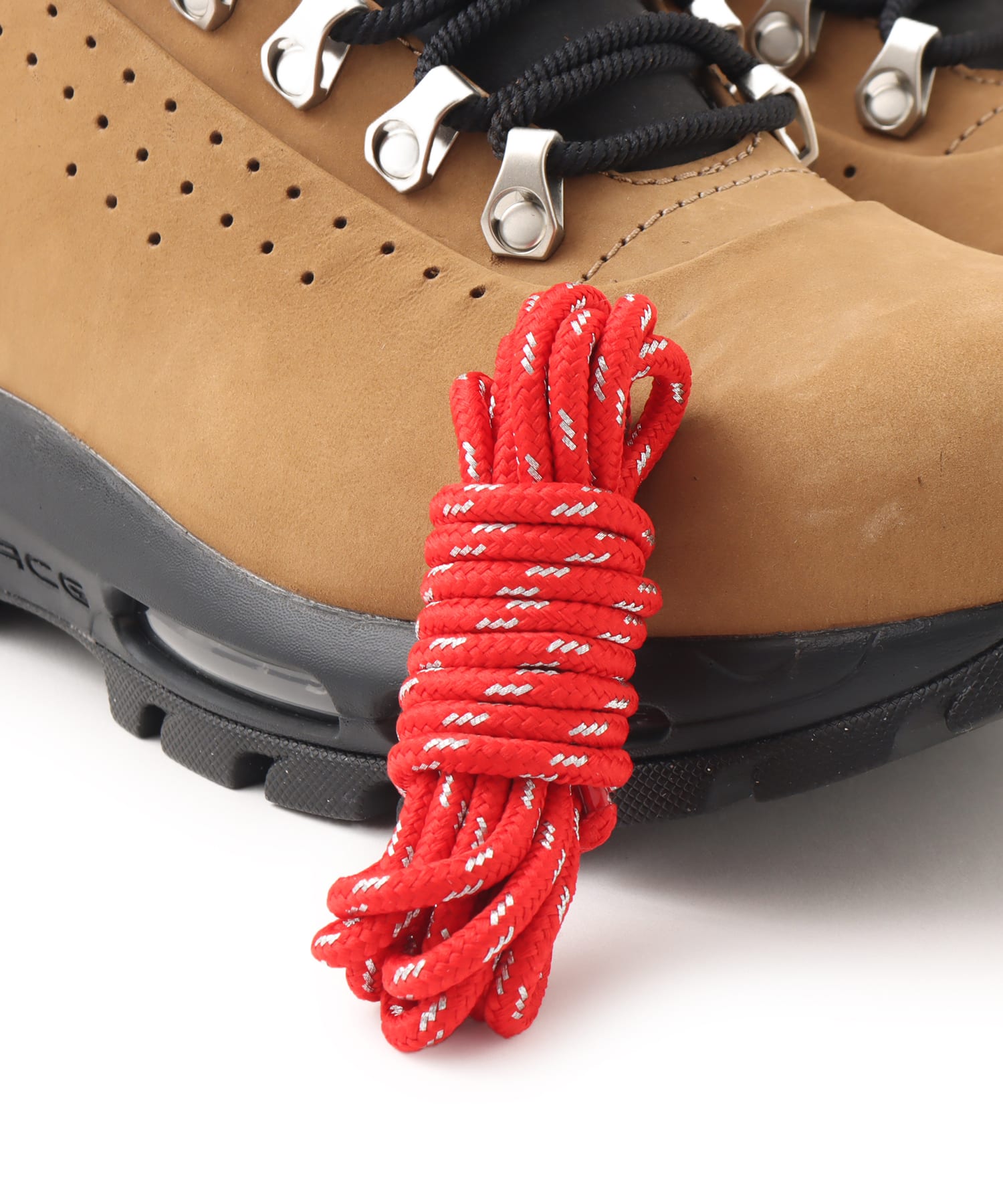 NIKE AIR MAX GOADOME LOW SP TAUPE/UNIVERSITY RED-BLACKの画像