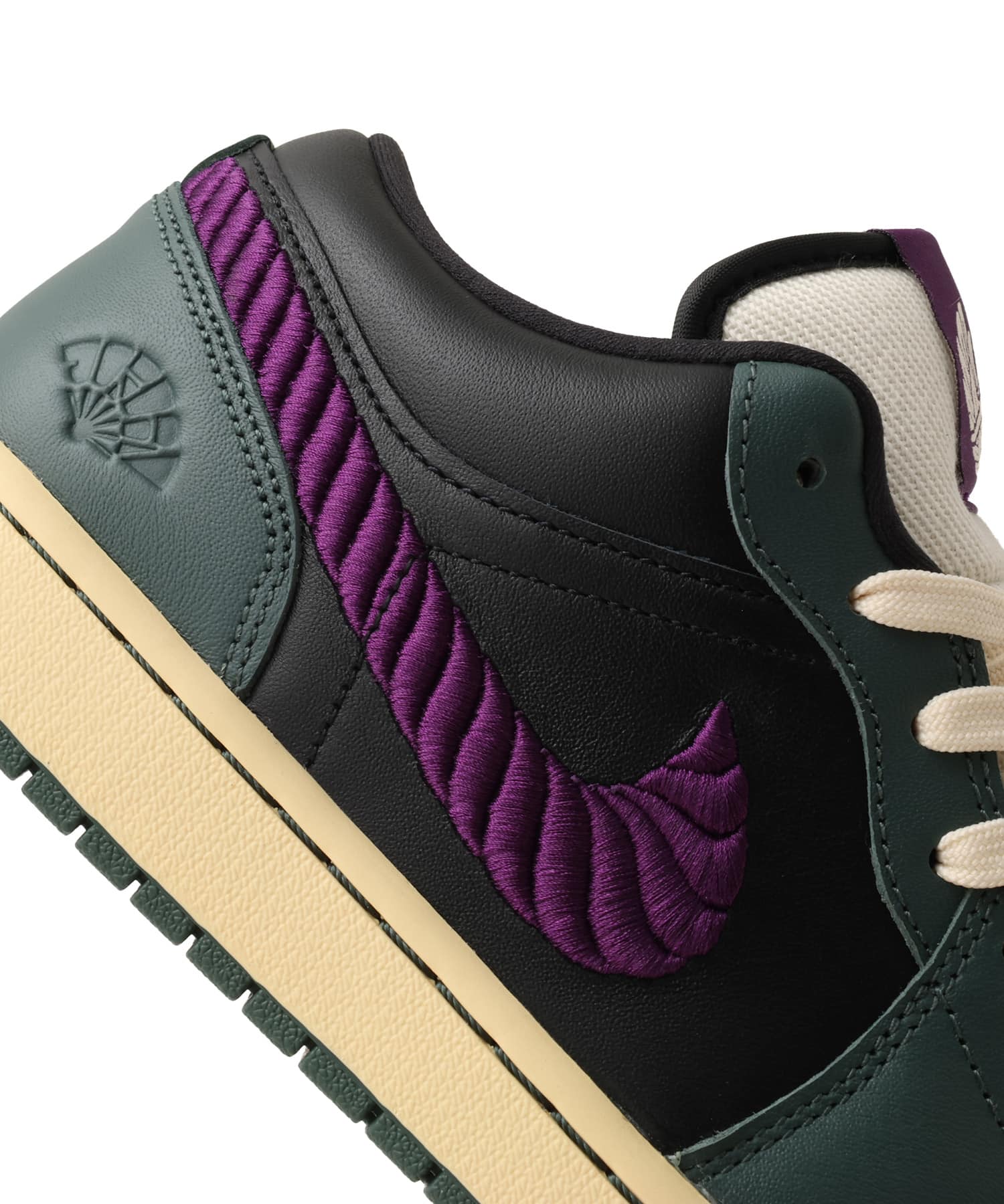 JORDAN BRAND AIR JORDAN 1 LOW SE VINTAGE GREEN/NIGHT PURPLE-BLACK-NATURALの画像