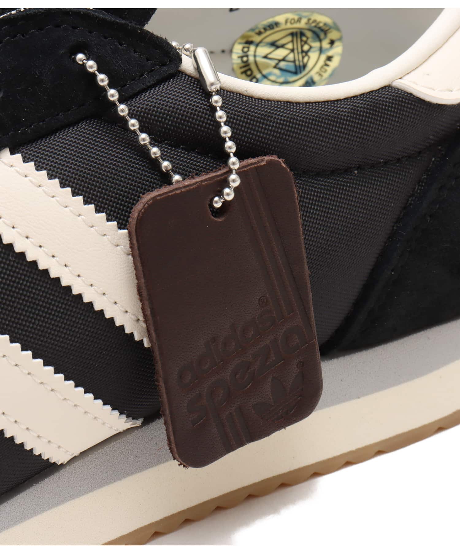 adidas PAMPANGA SPZL CORE BLACK/CHARK WHITE/OFF WHITEの画像