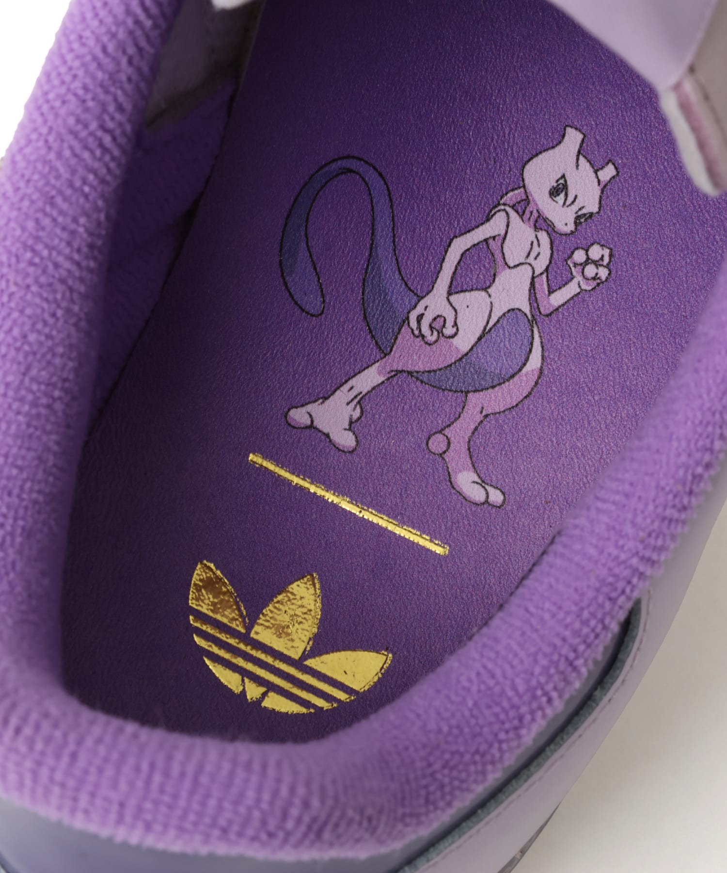 adidas POKEMON SAMBA OG ICELAV/ICELAV/VIOFUSの画像