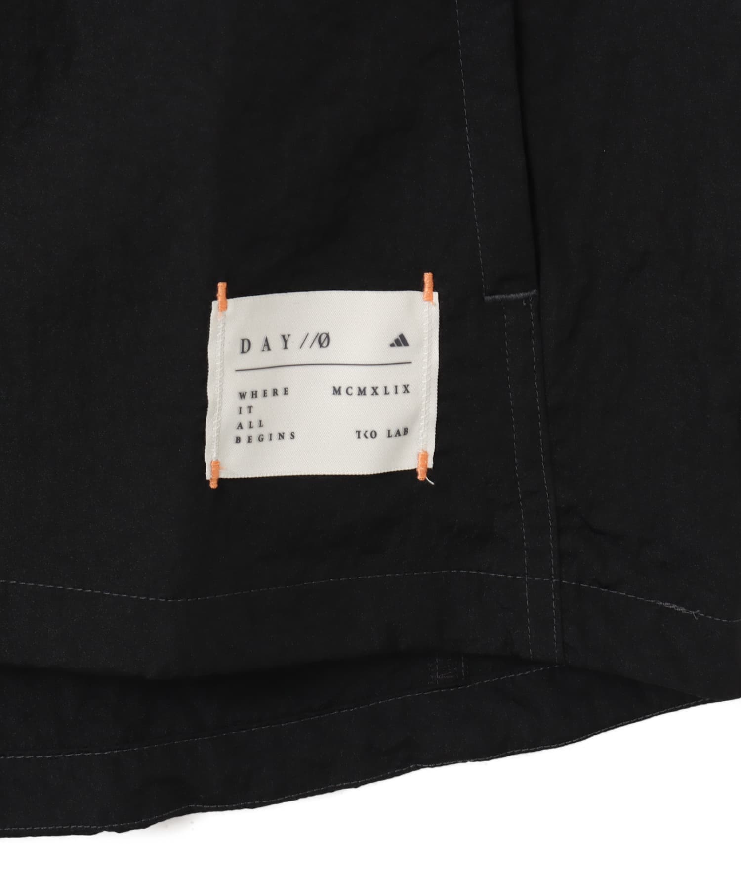 adidas DAY//Ø WOVEN JACKET M ブラックの画像