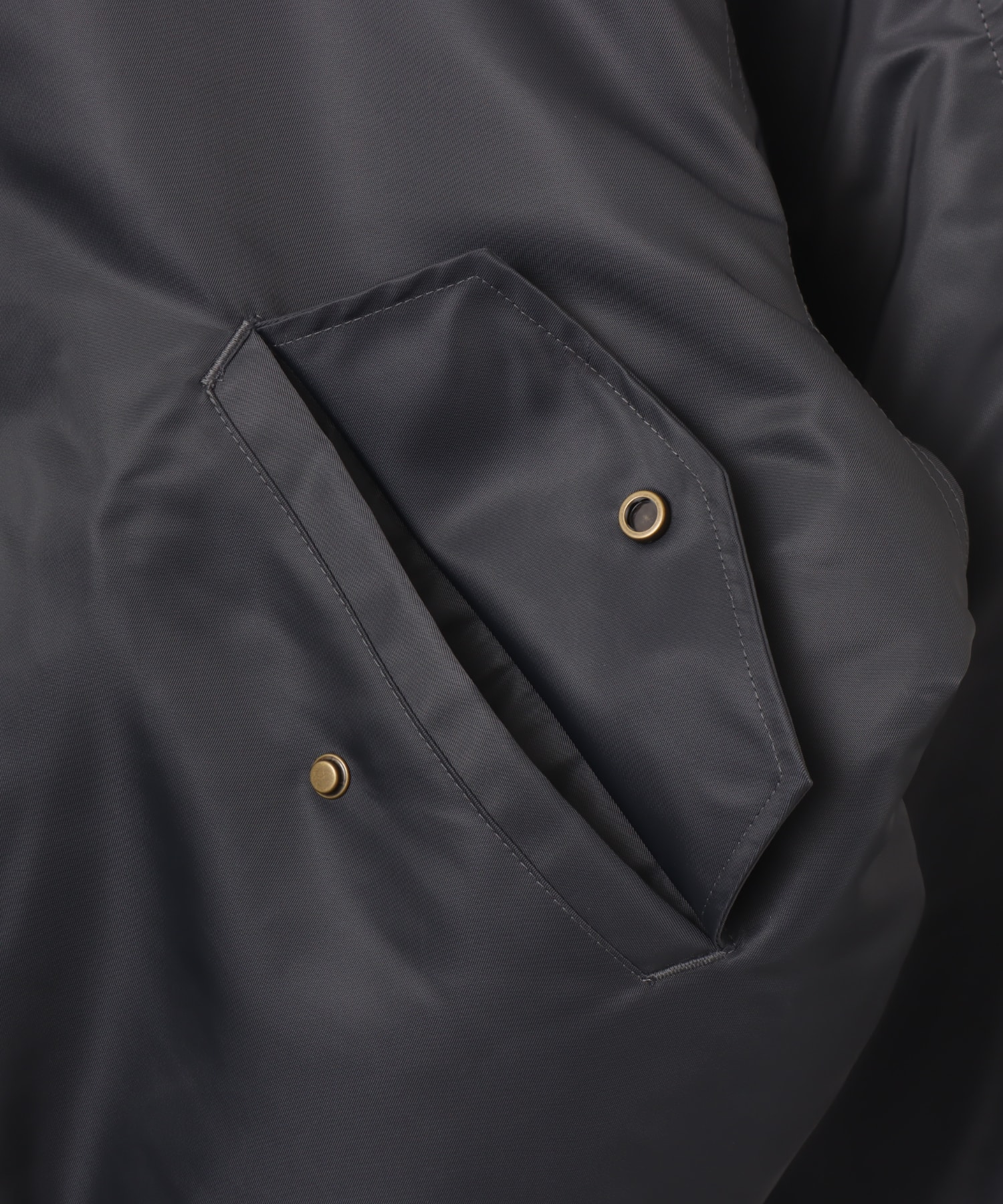 adidas CHAVARRIA BOMBER JACKET グレーシックスの画像