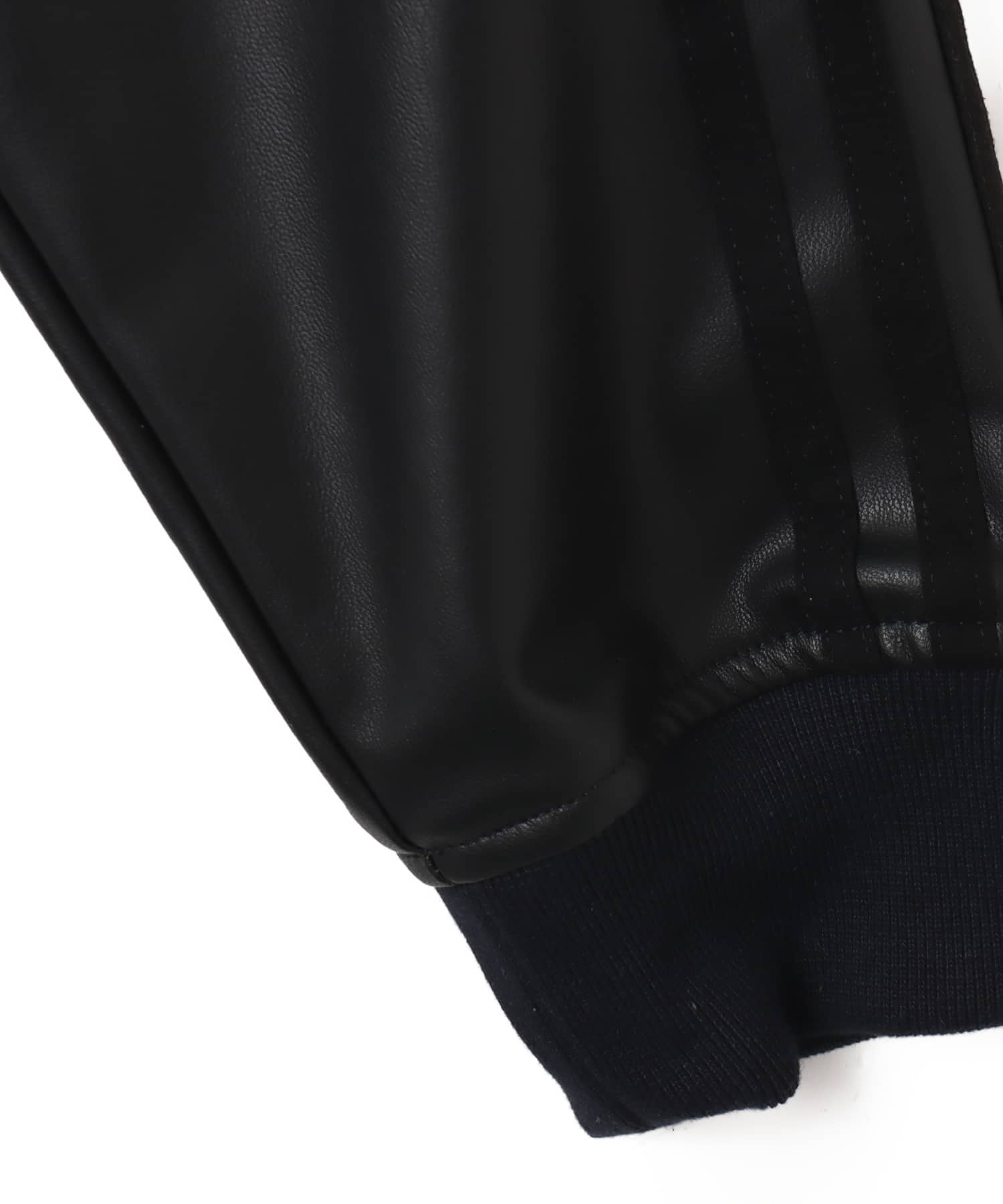 adidas SST PLEATHER TRACK TOP ブラックの画像