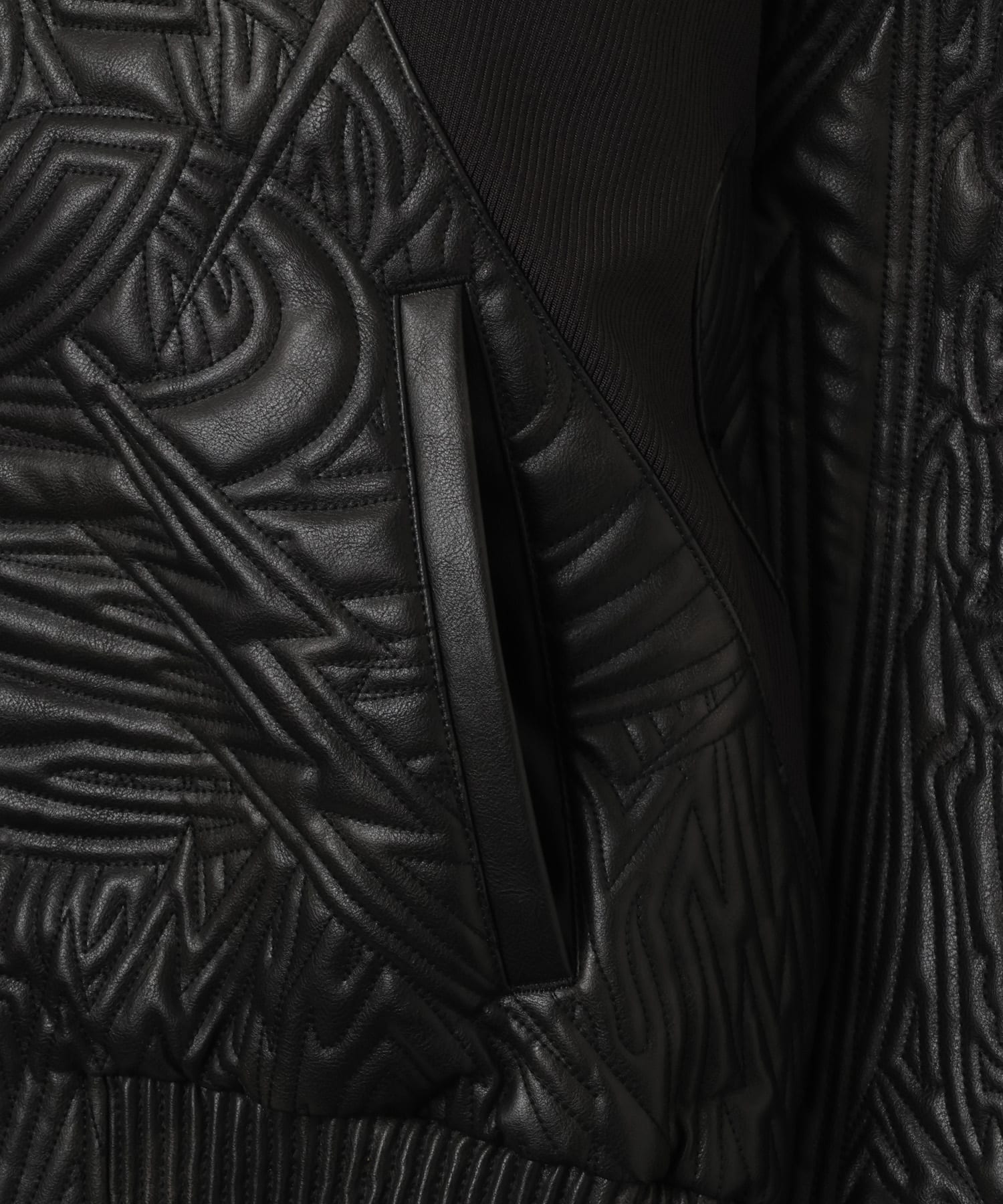 adidas POKEMON PLEATHER JACKET ブラックの画像