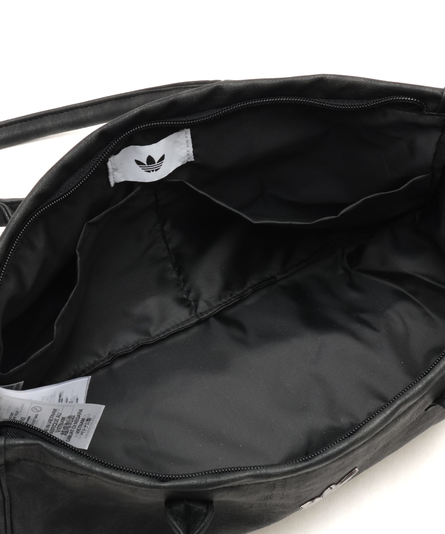 adidas ELONGATED BAG WITH POCKETS ブラックの画像