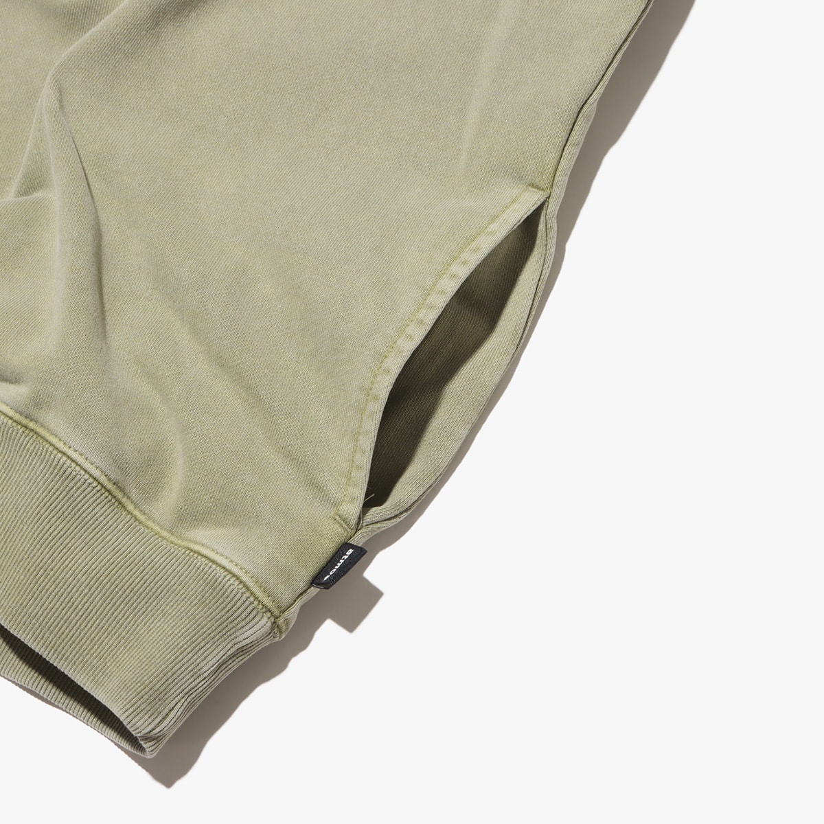 atmos Pigment Dyed Half Zip Sweatshirt KHAKIの画像