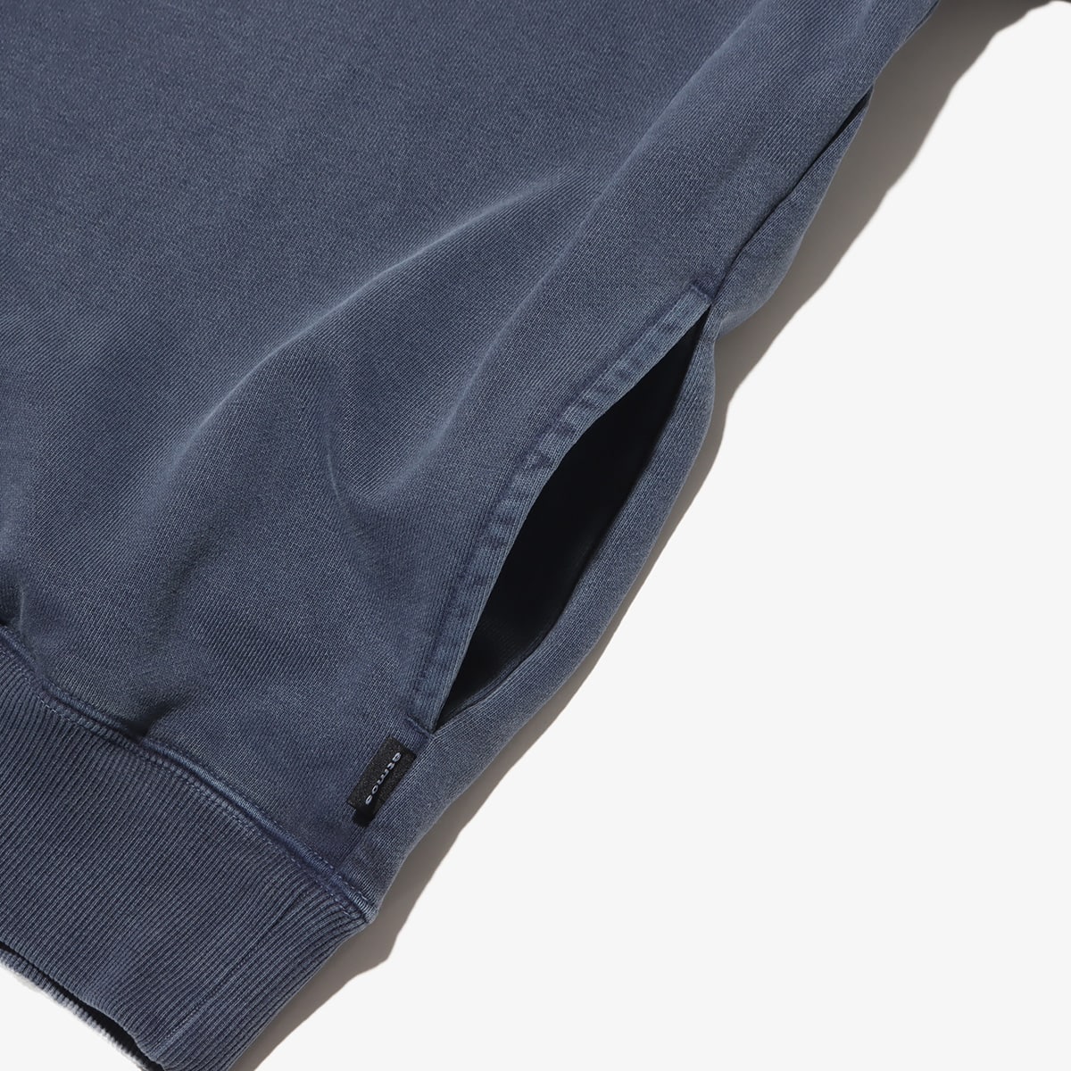 atmos Pigment Dyed Half Zip Sweatshirt NAVYの画像