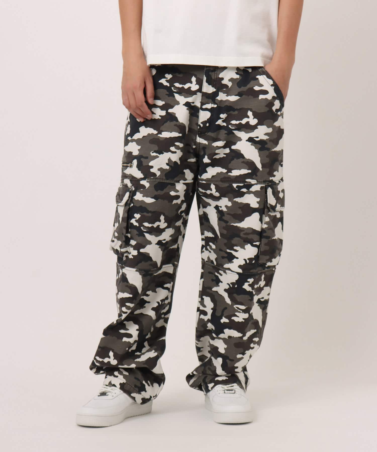 atmos Back Satin Cargo Pants BLACK CAMOUFLAGEの画像
