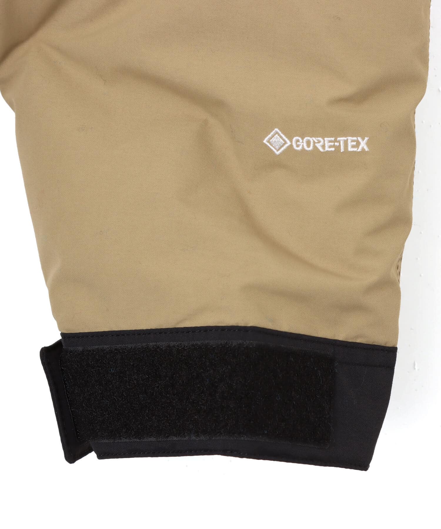 THE NORTH FACE Mountain Down Jacket ブラックxクラシックカーキの画像