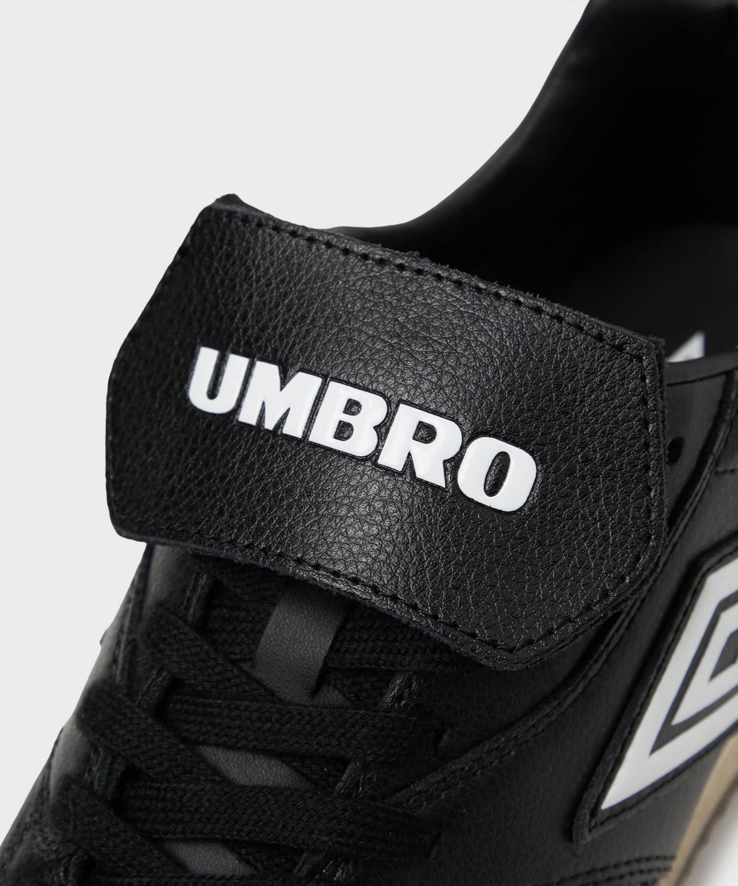 UMBRO CAMPIONATO LEATHER BLACKの画像