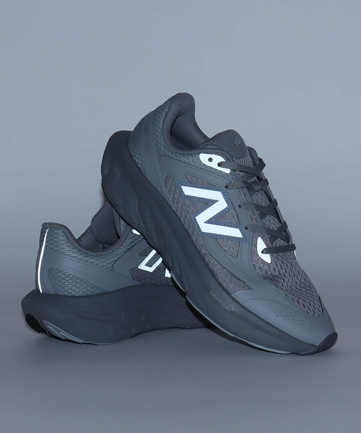 New Balance UTRNWC GRAYの画像