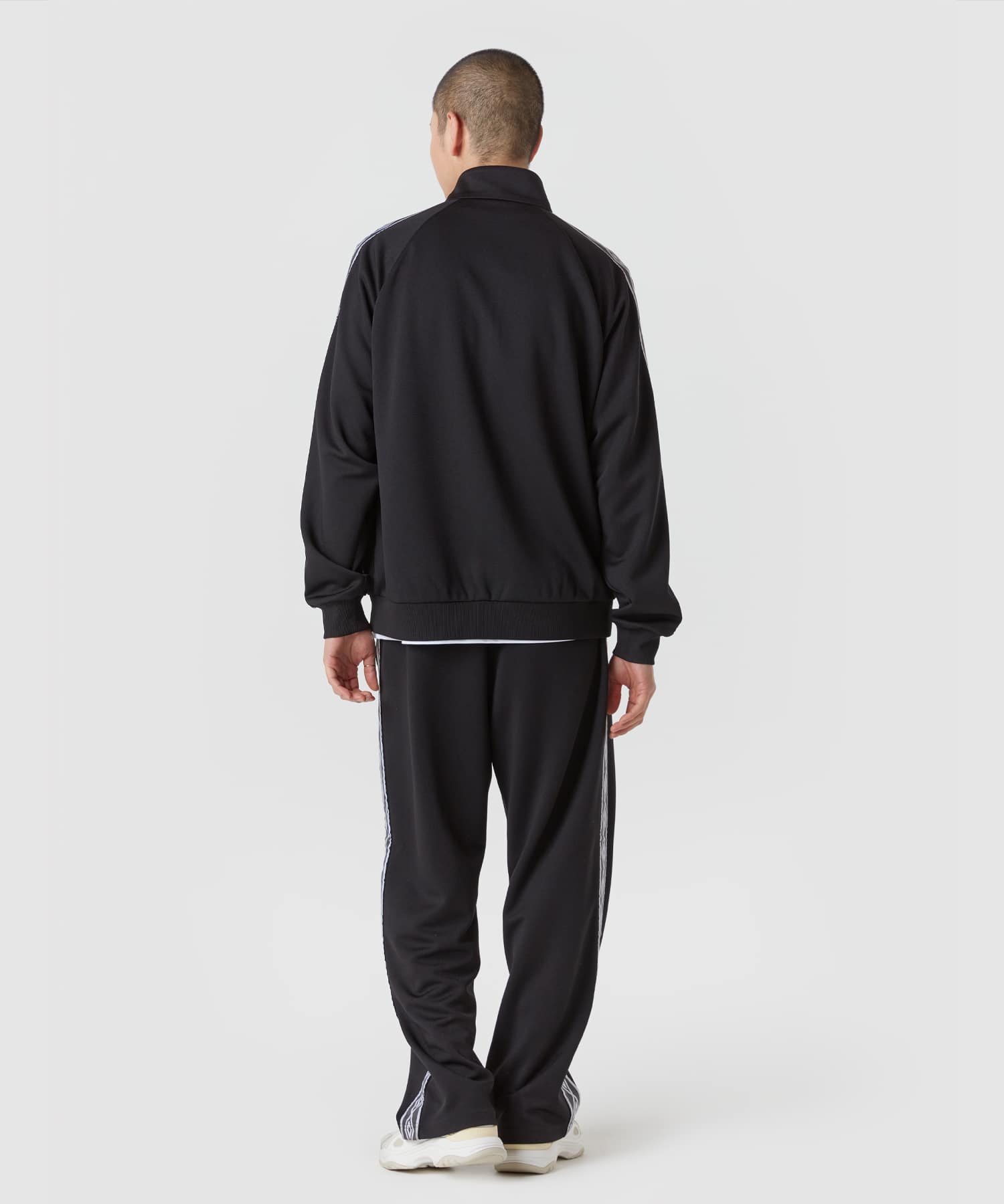 UMBRO 【KOREA COLLECTION】HBL OG STAND-NECK TRACKJACKET ブラックの画像
