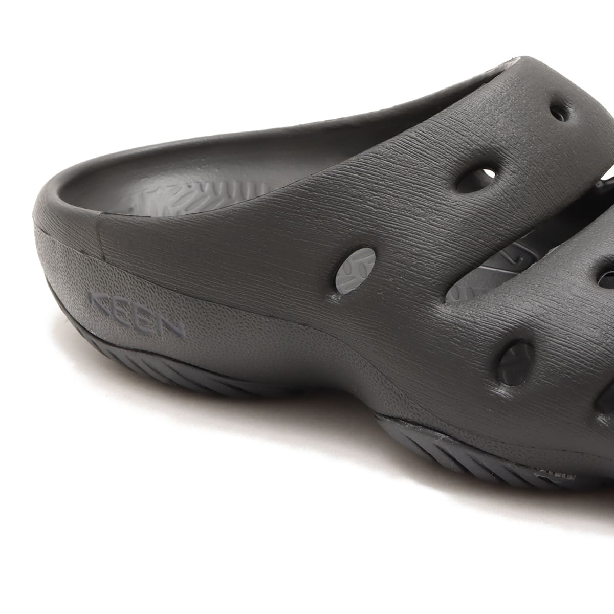 KEEN YOGUI Black/Magnetの画像