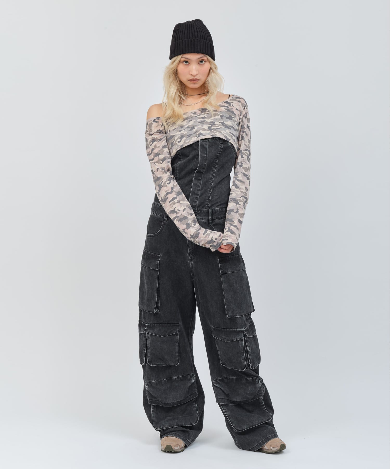 atmos pink Cropped Camouflage Tops BEIGEの画像