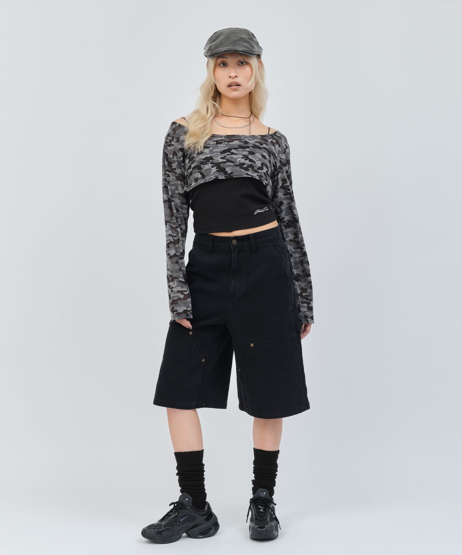 atmos pink Cropped Camouflage Tops GRAYの画像