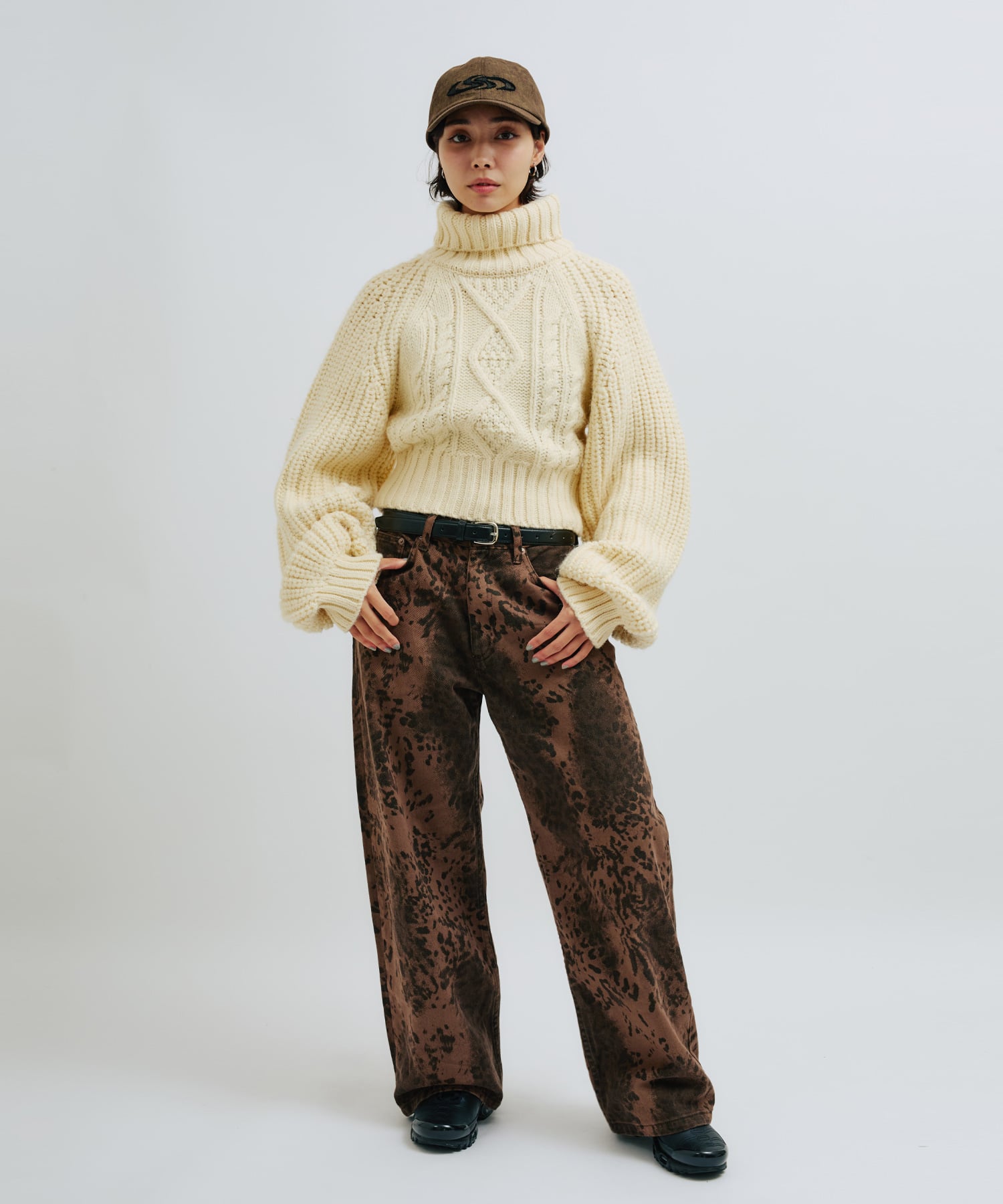 atmos pink Slit Cable Knit Tops OFFWHITEの画像