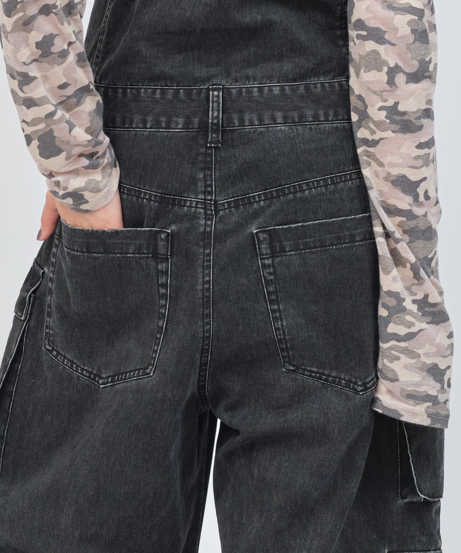 atmos pink Cargo All in One BLACKの画像
