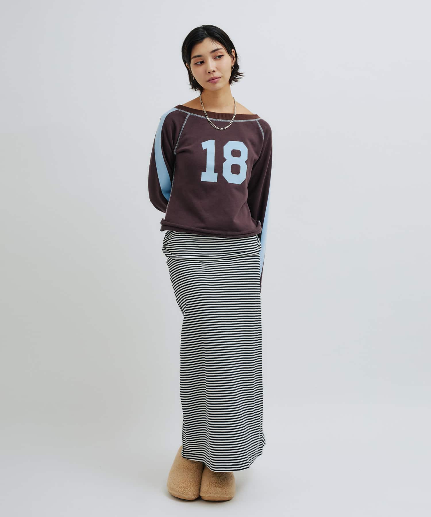 atmos pink Numbering Sweat Top BROWNの画像